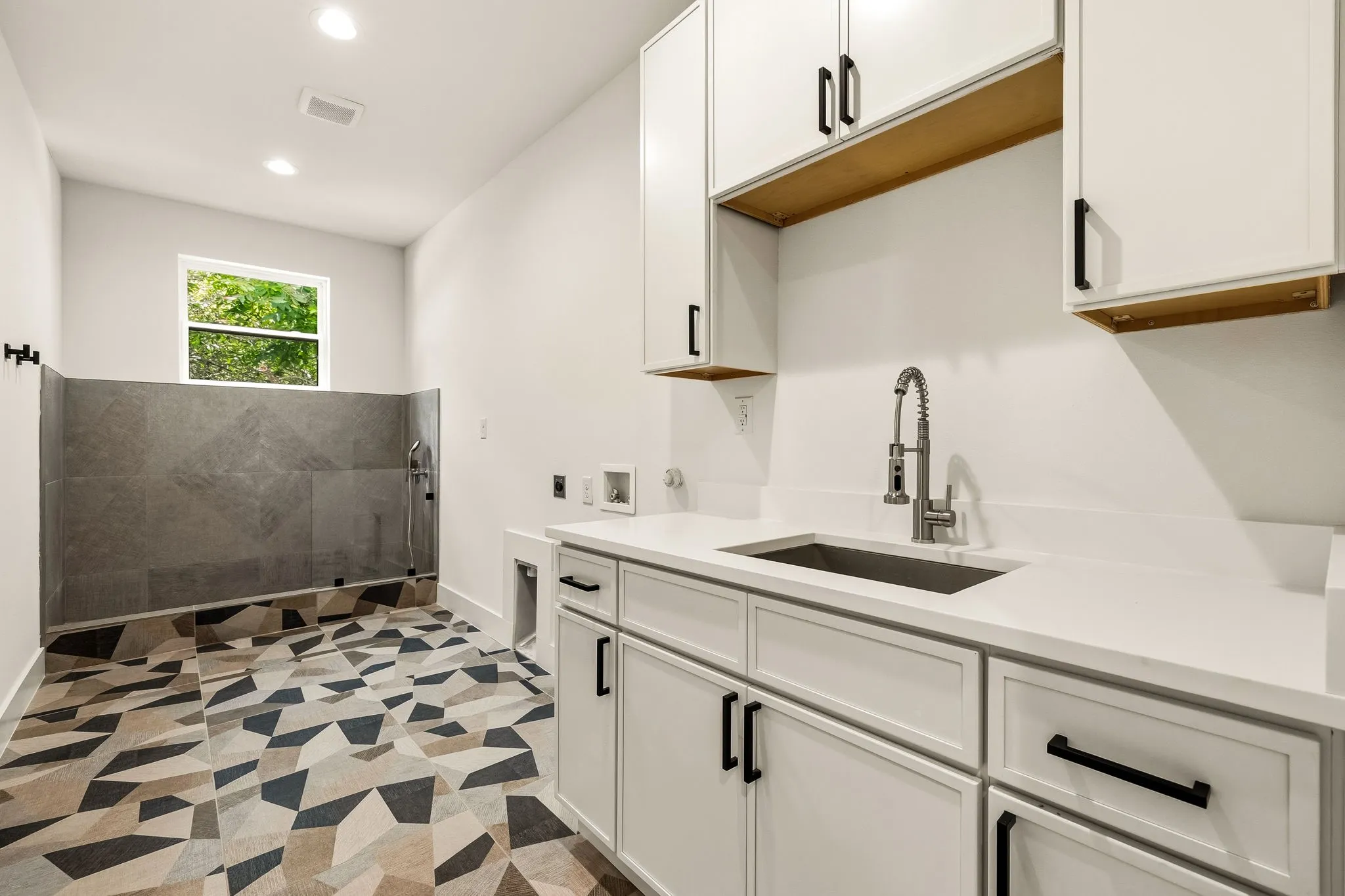 Single Family Residence For Rent in Dallas County , 8903 Liptonshire Drive, Dallas, Texas 75238, 5 Bedroom, 7 Bathroom, 2 Garage spaces, 4,925 Sqft, built in 1955, mls#21398480, Real Estate Agent in Dallas, Homes For Rent in Dallas county, Homes For Rent in Dallas, Realtor in Dallas Texas, Real Estate Brokerage Independent Realty Texas, Luminita Cordes Realtor