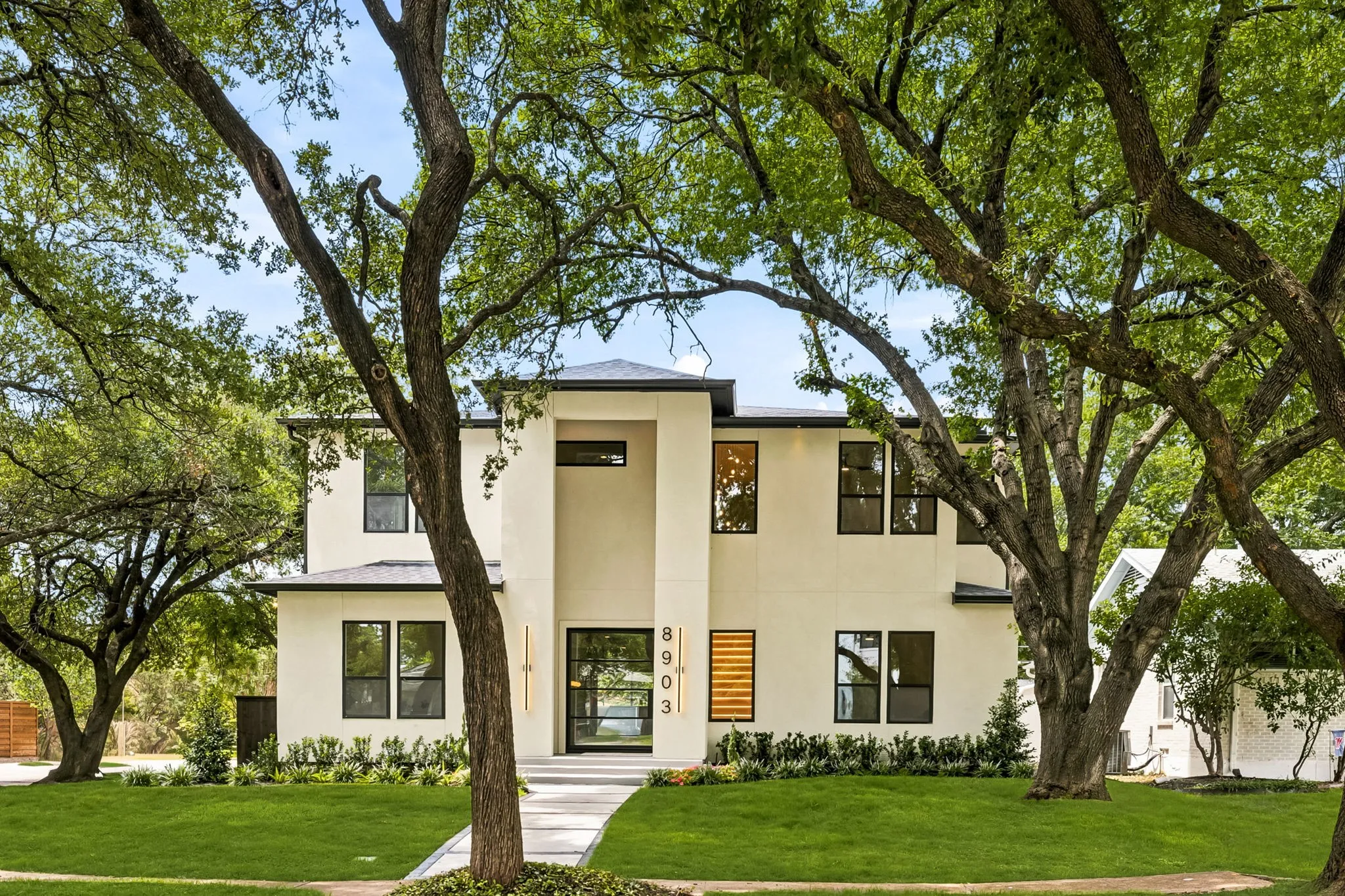 Single Family Residence For Rent in Dallas County , 8903 Liptonshire Drive, Dallas, Texas 75238, 5 Bedroom, 7 Bathroom, 2 Garage spaces, 4,925 Sqft, built in 1955, mls#21398480, Real Estate Agent in Dallas, Homes For Rent in Dallas county, Homes For Rent in Dallas, Realtor in Dallas Texas, Real Estate Brokerage Independent Realty Texas, Luminita Cordes Realtor