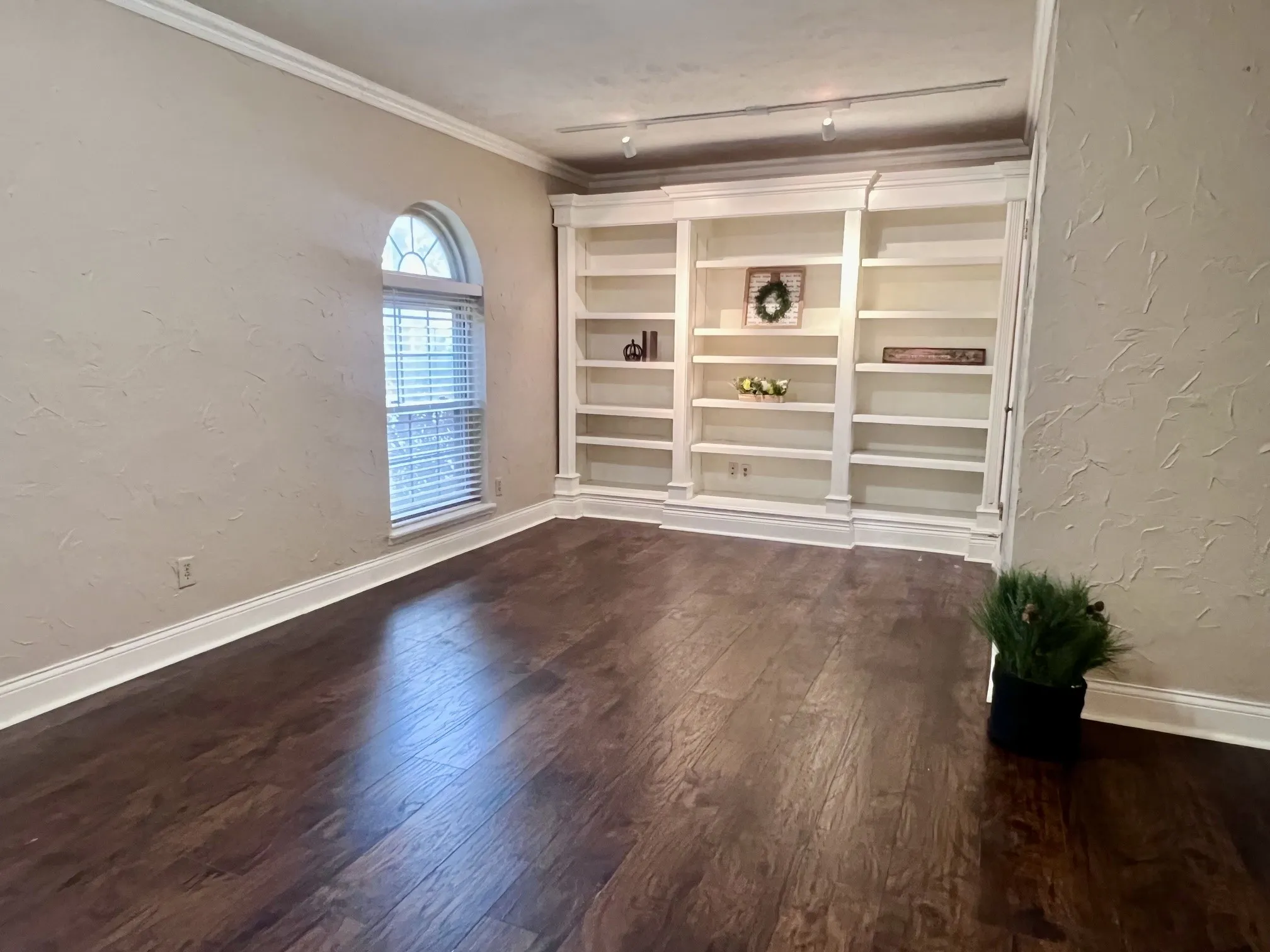Flex room can be used as formal dining room or office
