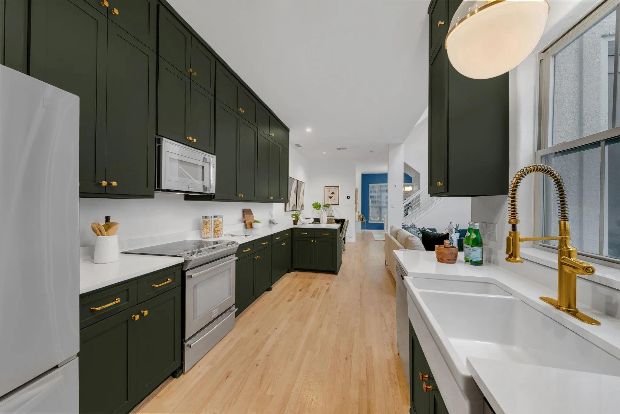 Townhouse For Sale in Dallas County , 4132 N Hall Street, Dallas, Texas 75219, 3 Bedroom, 4 Bathroom, 2 Garage spaces, 2,099 Sqft, built in 2000, mls#21395354, Real Estate Agent in Dallas, Homes For Sale in Dallas county, Homes For Sale in Dallas, Realtor in Dallas Texas, Real Estate Brokerage Independent Realty Texas, Luminita Cordes Realtor