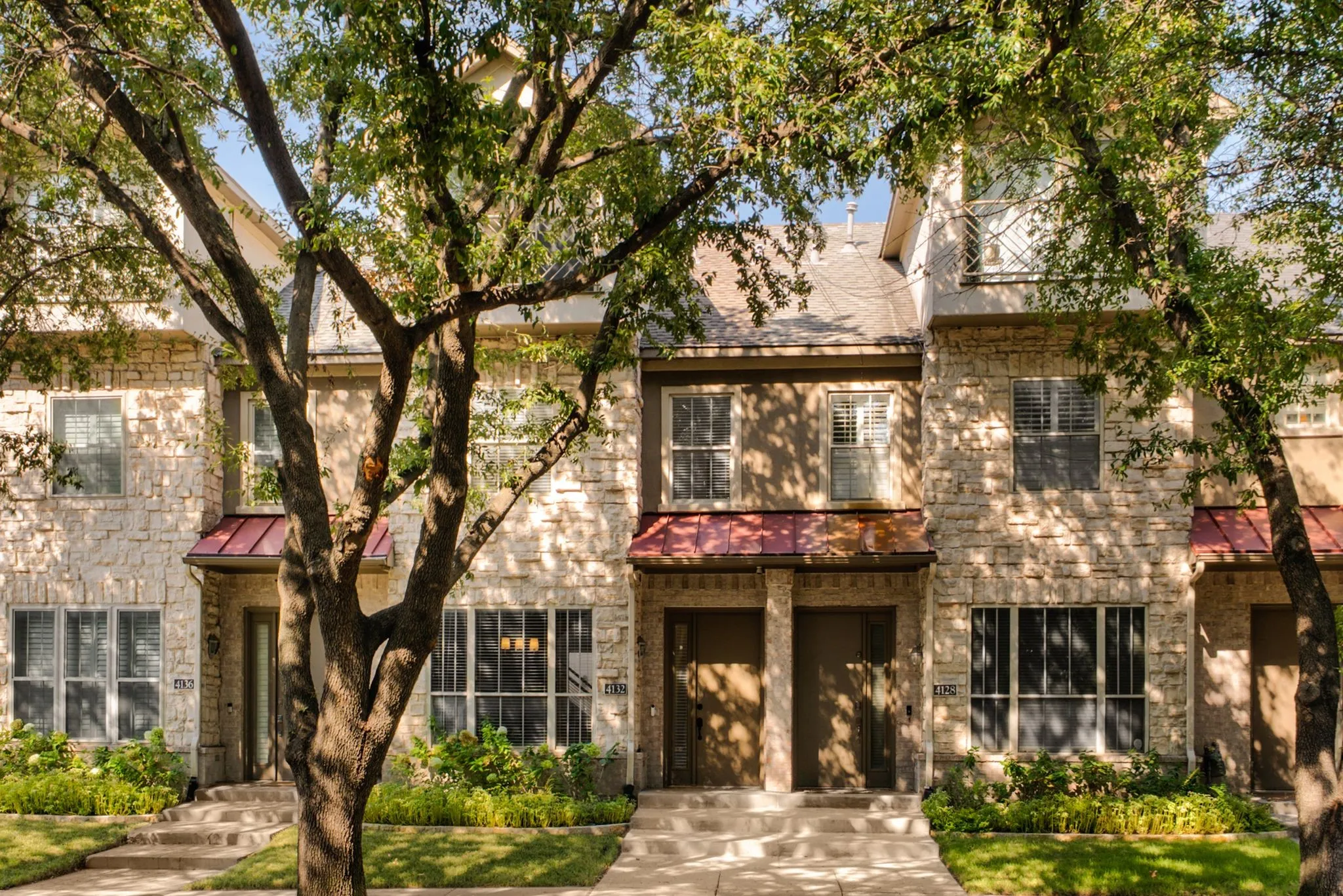 Townhouse For Sale in Dallas County , 4132 N Hall Street, Dallas, Texas 75219, 3 Bedroom, 4 Bathroom, 2 Garage spaces, 2,099 Sqft, built in 2000, mls#21395354, Real Estate Agent in Dallas, Homes For Sale in Dallas county, Homes For Sale in Dallas, Realtor in Dallas Texas, Real Estate Brokerage Independent Realty Texas, Luminita Cordes Realtor
