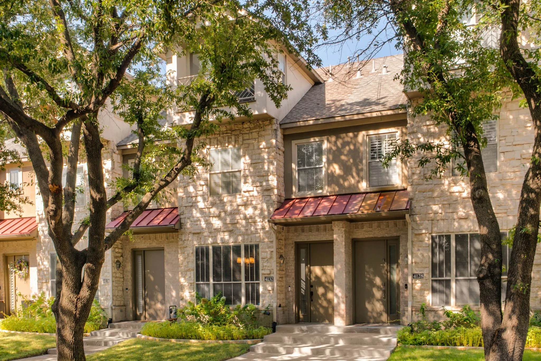 Townhouse For Sale in Dallas County , 4132 N Hall Street, Dallas, Texas 75219, 3 Bedroom, 4 Bathroom, 2 Garage spaces, 2,099 Sqft, built in 2000, mls#21395354, Real Estate Agent in Dallas, Homes For Sale in Dallas county, Homes For Sale in Dallas, Realtor in Dallas Texas, Real Estate Brokerage Independent Realty Texas, Luminita Cordes Realtor
