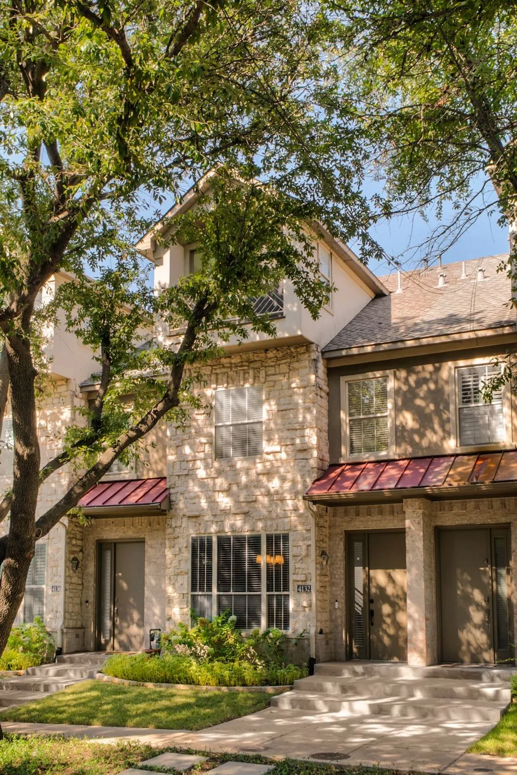 Townhouse For Sale in Dallas County , 4132 N Hall Street, Dallas, Texas 75219, 3 Bedroom, 4 Bathroom, 2 Garage spaces, 2,099 Sqft, built in 2000, mls#21395354, Real Estate Agent in Dallas, Homes For Sale in Dallas county, Homes For Sale in Dallas, Realtor in Dallas Texas, Real Estate Brokerage Independent Realty Texas, Luminita Cordes Realtor