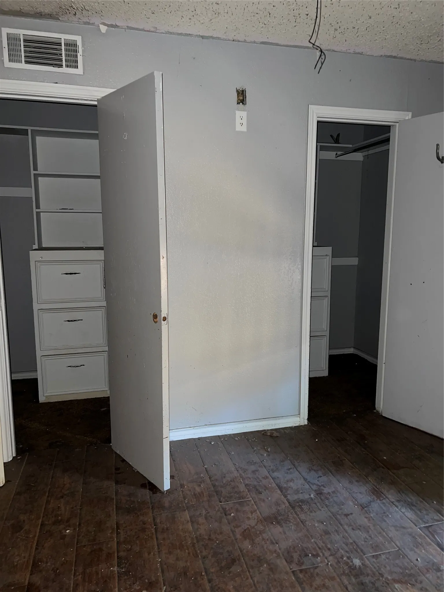 Single Family Residence For Sale in Denton County , 1279 Willow Lane, Denton, Texas 76207, 8 Bedroom, 3 Bathroom, Garage spaces, 2,256 Sqft, built in 1995, mls#21394598, Real Estate Agent in Denton, Homes For Sale in Denton county, Homes For Sale in Denton, Realtor in Denton Texas, Real Estate Brokerage Independent Realty Texas, Luminita Cordes Realtor