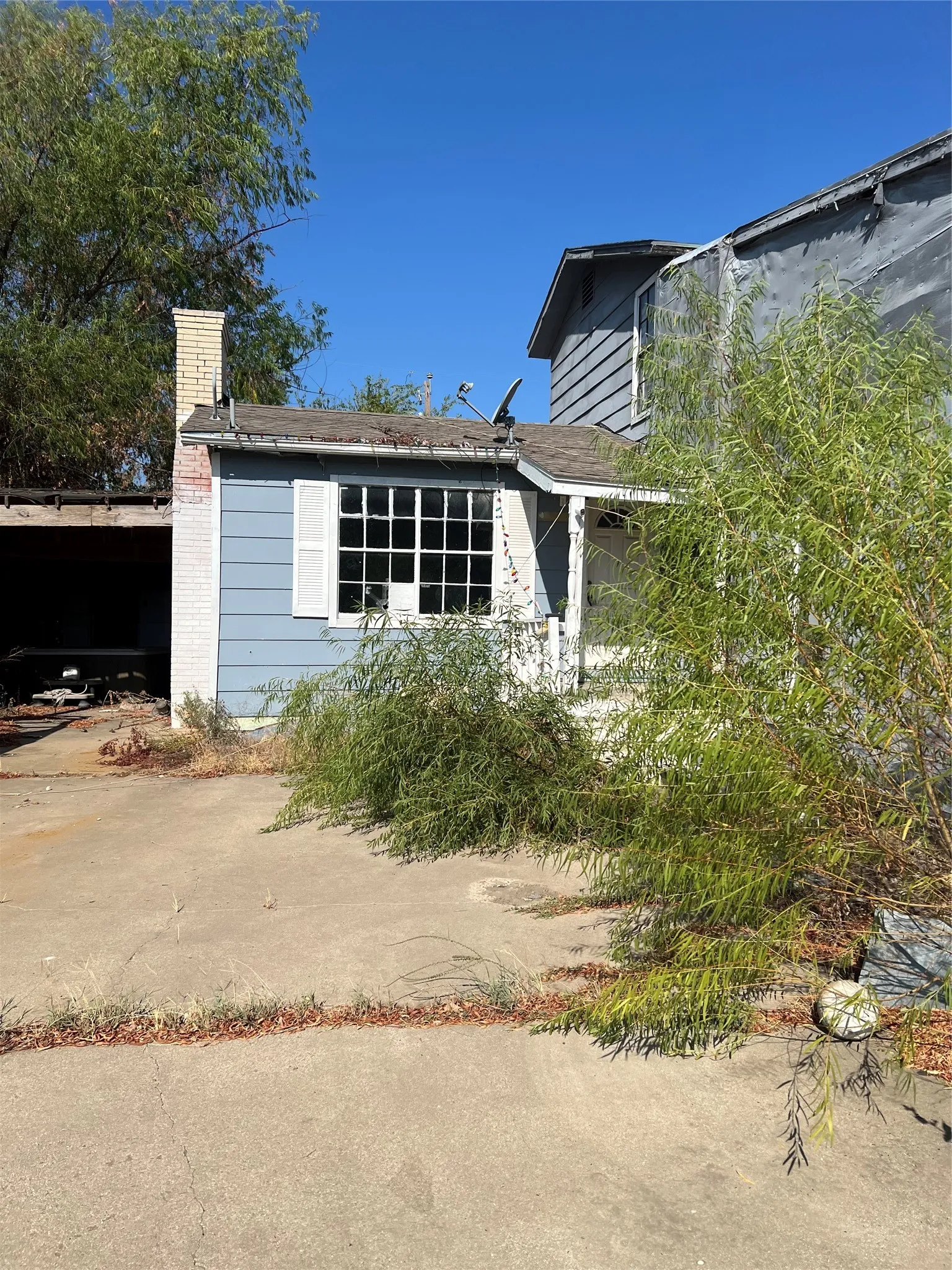 Single Family Residence For Sale in Denton County , 1279 Willow Lane, Denton, Texas 76207, 8 Bedroom, 3 Bathroom, Garage spaces, 2,256 Sqft, built in 1995, mls#21394598, Real Estate Agent in Denton, Homes For Sale in Denton county, Homes For Sale in Denton, Realtor in Denton Texas, Real Estate Brokerage Independent Realty Texas, Luminita Cordes Realtor