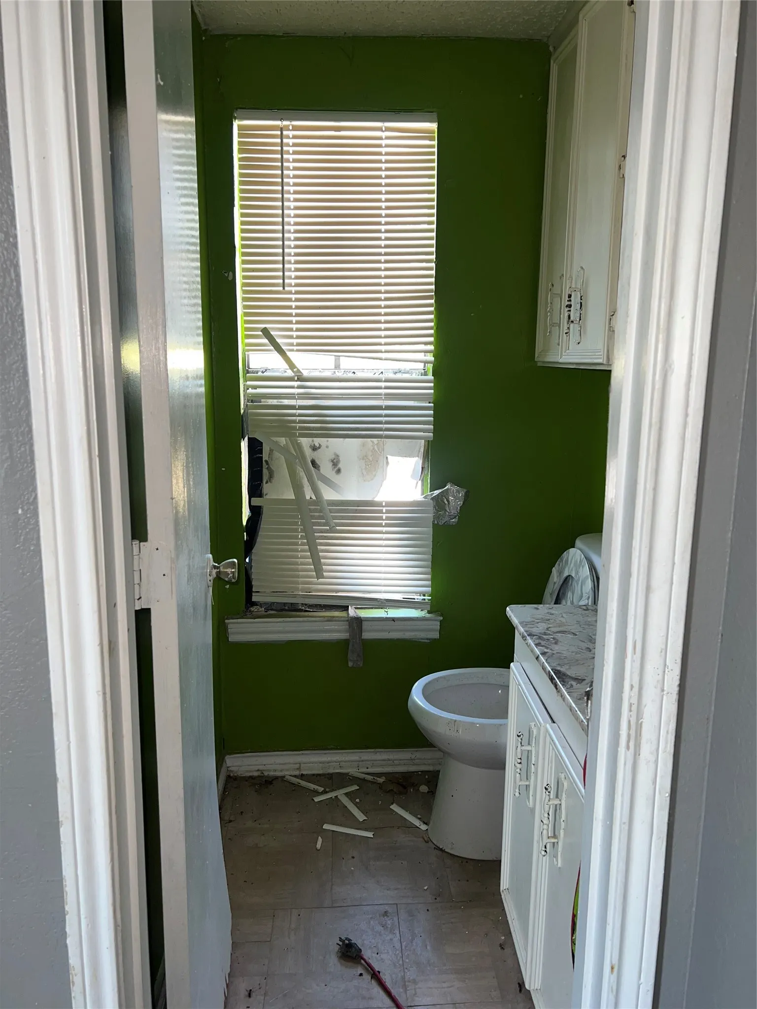 Single Family Residence For Sale in Denton County , 1279 Willow Lane, Denton, Texas 76207, 8 Bedroom, 3 Bathroom, Garage spaces, 2,256 Sqft, built in 1995, mls#21394598, Real Estate Agent in Denton, Homes For Sale in Denton county, Homes For Sale in Denton, Realtor in Denton Texas, Real Estate Brokerage Independent Realty Texas, Luminita Cordes Realtor