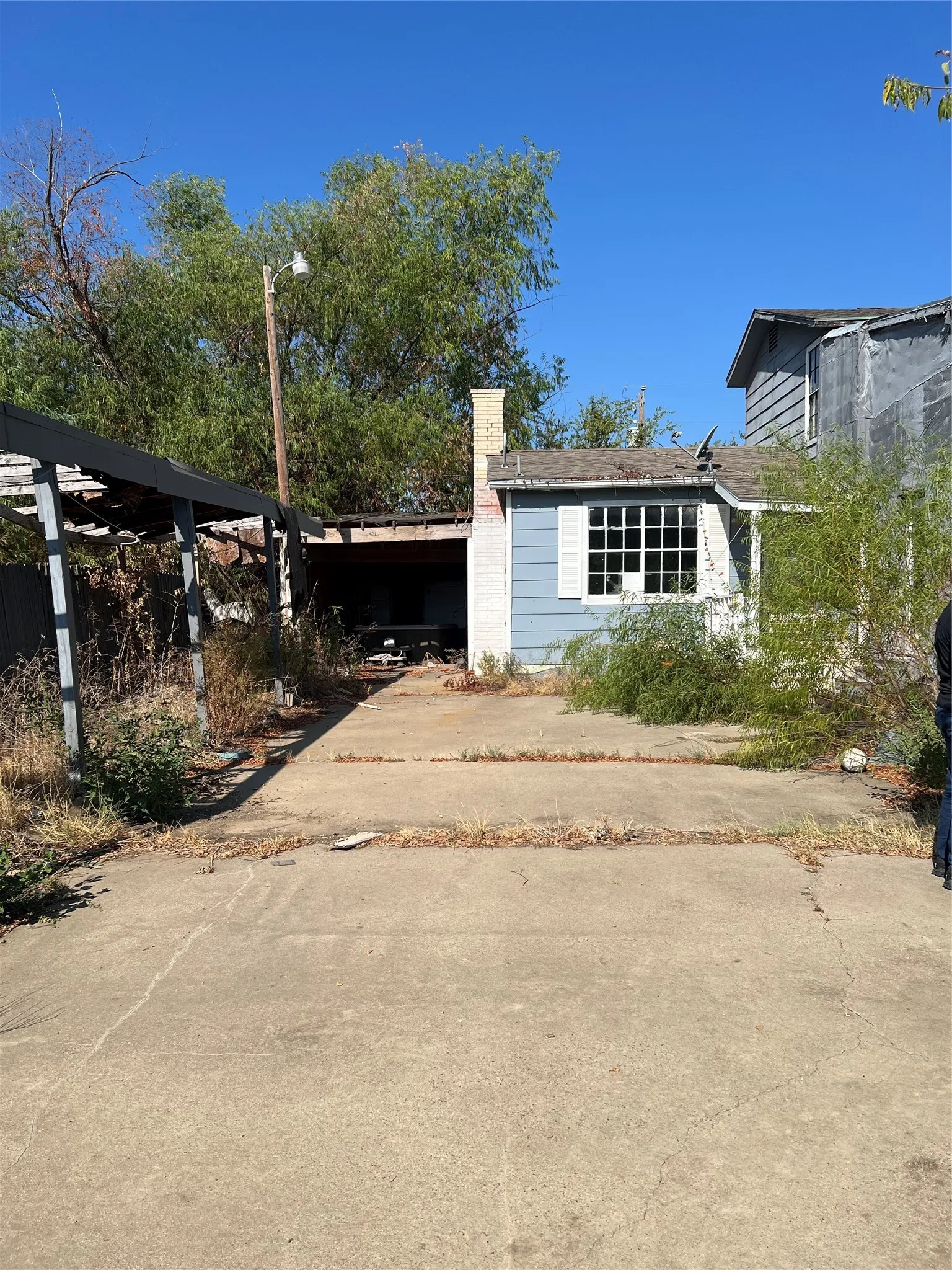 Single Family Residence For Sale in Denton County , 1279 Willow Lane, Denton, Texas 76207, 8 Bedroom, 3 Bathroom, Garage spaces, 2,256 Sqft, built in 1995, mls#21394598, Real Estate Agent in Denton, Homes For Sale in Denton county, Homes For Sale in Denton, Realtor in Denton Texas, Real Estate Brokerage Independent Realty Texas, Luminita Cordes Realtor