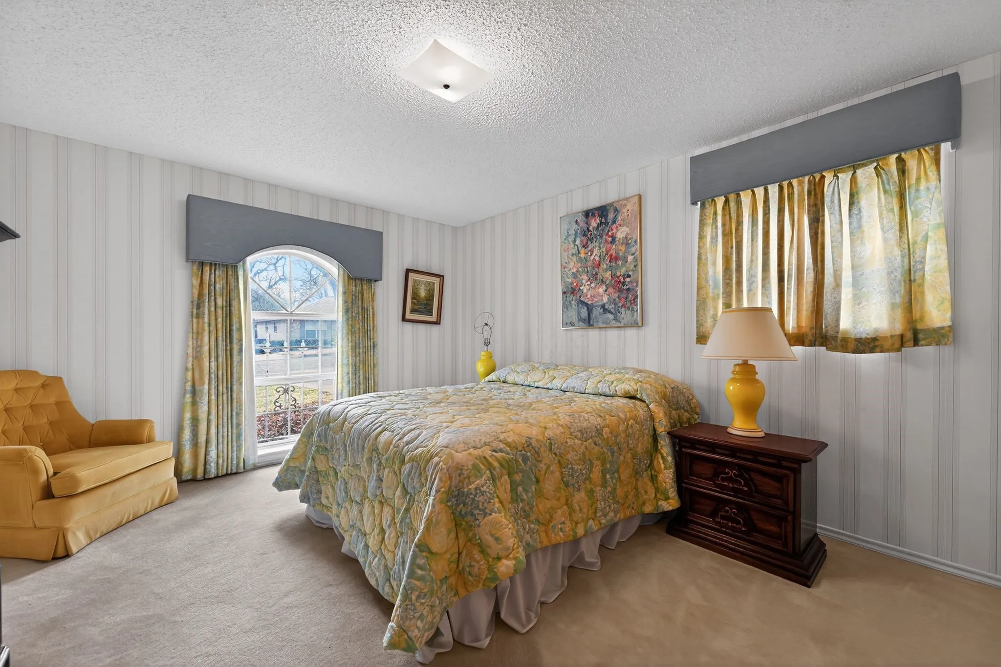Single Family Residence For Sale in Tarrant County , 704 Castlewood Lane, Arlington, Texas 76012, 3 Bedroom, 2 Bathroom, 2 Garage spaces, 2,419 Sqft, built in 1973, mls#21398500, Real Estate Agent in Arlington, Homes For Sale in Tarrant county, Homes For Sale in Arlington, Realtor in Arlington Texas, Real Estate Brokerage Independent Realty Texas, Luminita Cordes Realtor