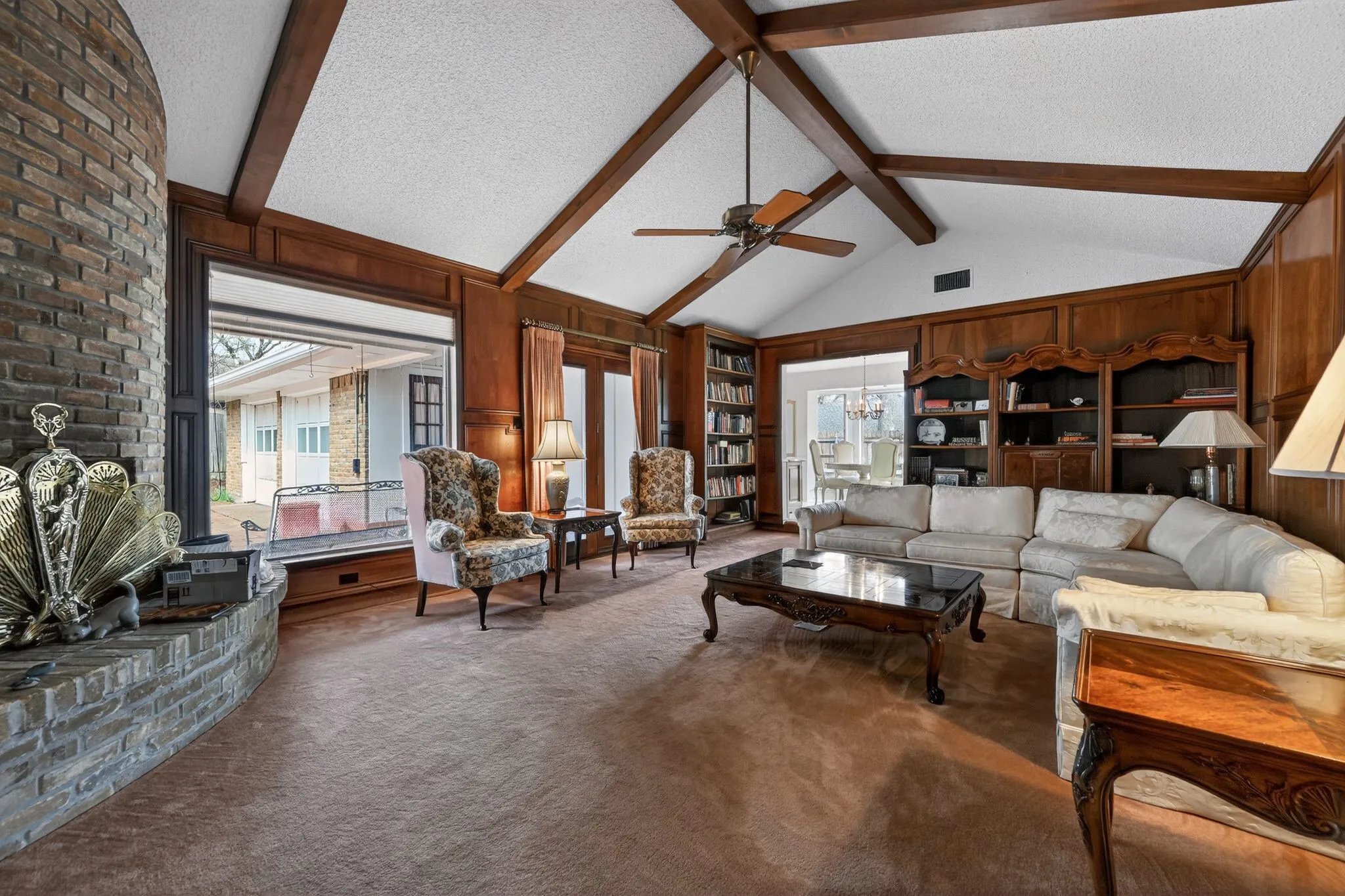 Single Family Residence For Sale in Tarrant County , 704 Castlewood Lane, Arlington, Texas 76012, 3 Bedroom, 2 Bathroom, 2 Garage spaces, 2,419 Sqft, built in 1973, mls#21398500, Real Estate Agent in Arlington, Homes For Sale in Tarrant county, Homes For Sale in Arlington, Realtor in Arlington Texas, Real Estate Brokerage Independent Realty Texas, Luminita Cordes Realtor