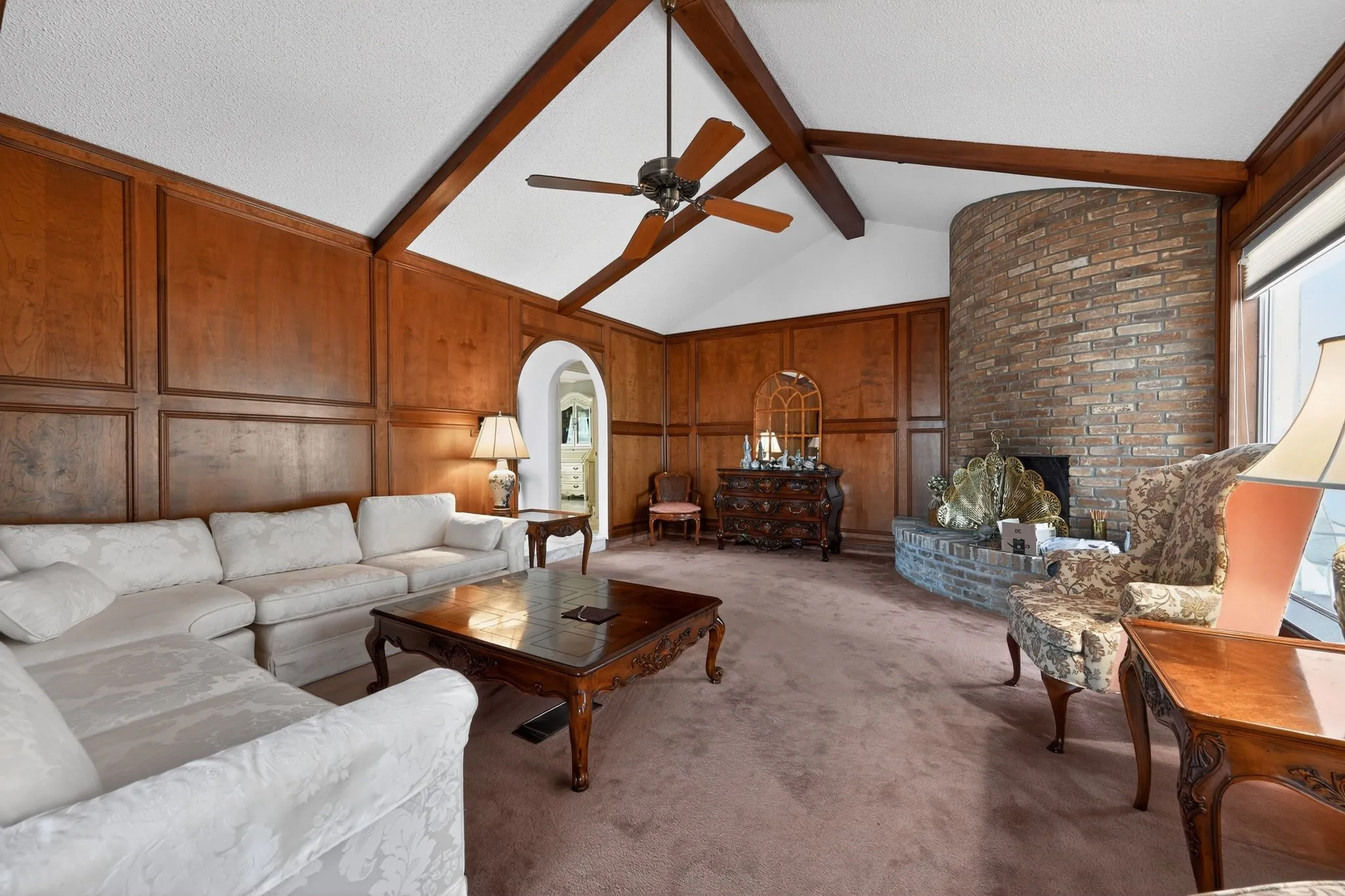 Single Family Residence For Sale in Tarrant County , 704 Castlewood Lane, Arlington, Texas 76012, 3 Bedroom, 2 Bathroom, 2 Garage spaces, 2,419 Sqft, built in 1973, mls#21398500, Real Estate Agent in Arlington, Homes For Sale in Tarrant county, Homes For Sale in Arlington, Realtor in Arlington Texas, Real Estate Brokerage Independent Realty Texas, Luminita Cordes Realtor