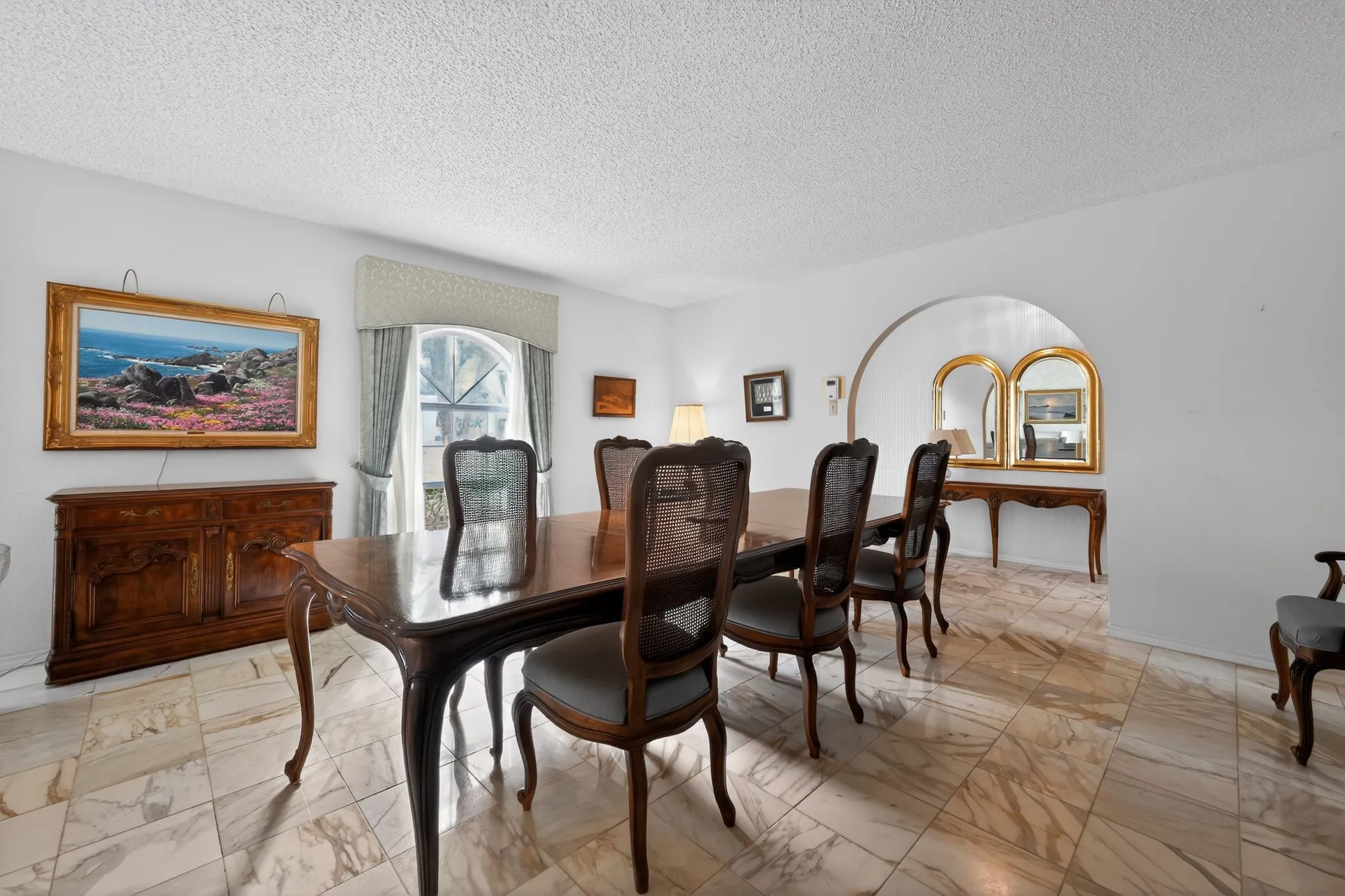 Single Family Residence For Sale in Tarrant County , 704 Castlewood Lane, Arlington, Texas 76012, 3 Bedroom, 2 Bathroom, 2 Garage spaces, 2,419 Sqft, built in 1973, mls#21398500, Real Estate Agent in Arlington, Homes For Sale in Tarrant county, Homes For Sale in Arlington, Realtor in Arlington Texas, Real Estate Brokerage Independent Realty Texas, Luminita Cordes Realtor