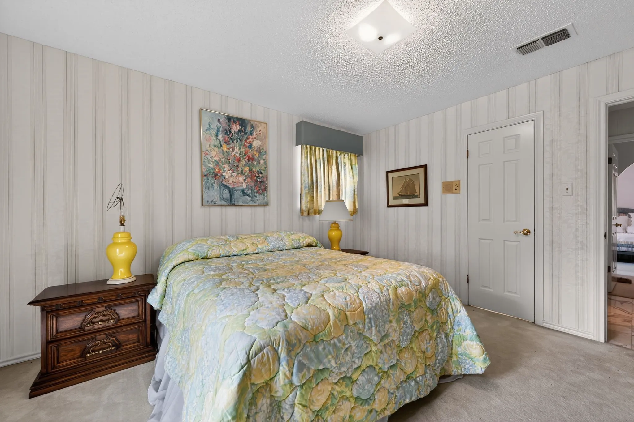 Single Family Residence For Sale in Tarrant County , 704 Castlewood Lane, Arlington, Texas 76012, 3 Bedroom, 2 Bathroom, 2 Garage spaces, 2,419 Sqft, built in 1973, mls#21398500, Real Estate Agent in Arlington, Homes For Sale in Tarrant county, Homes For Sale in Arlington, Realtor in Arlington Texas, Real Estate Brokerage Independent Realty Texas, Luminita Cordes Realtor