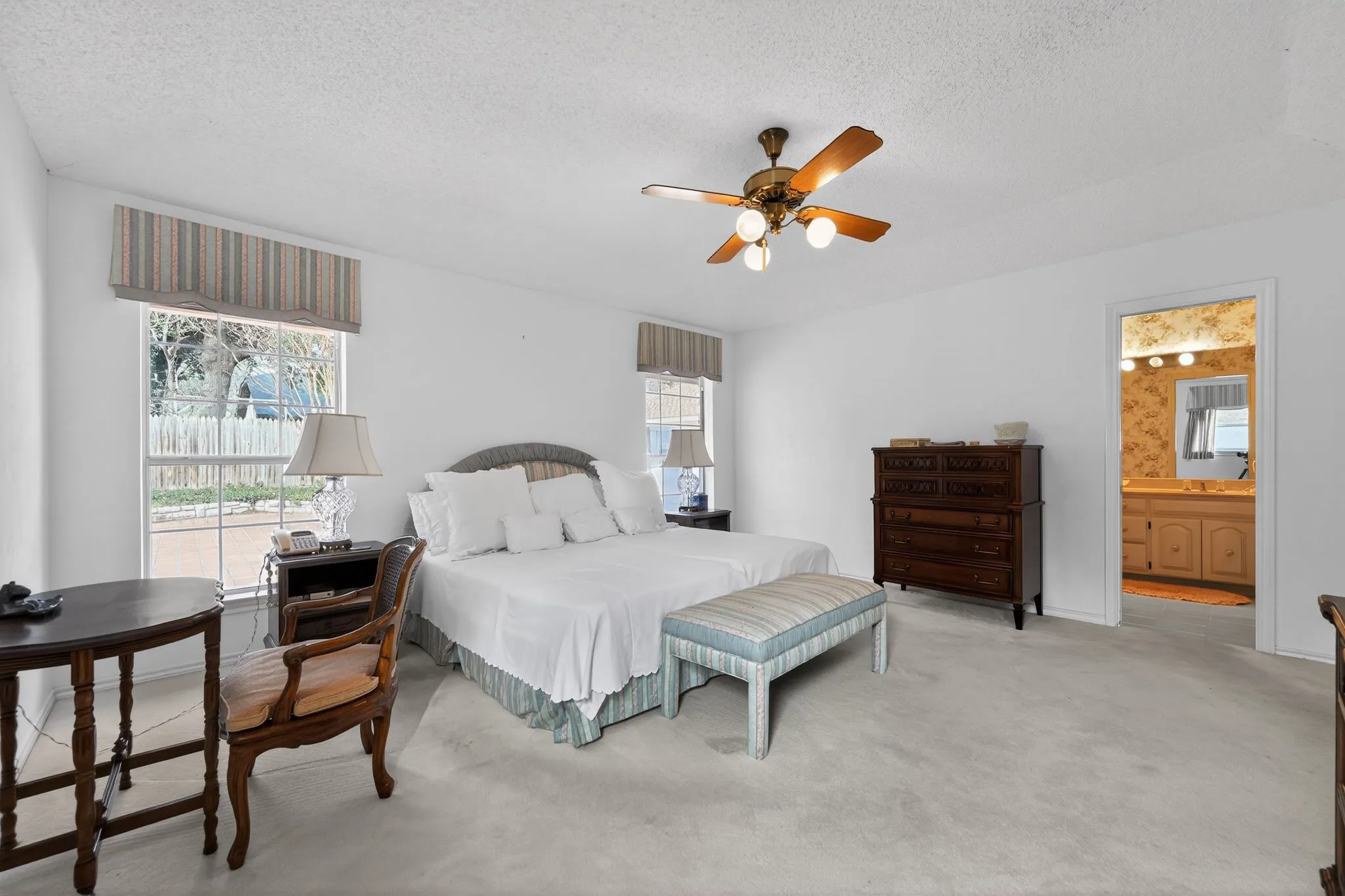 Single Family Residence For Sale in Tarrant County , 704 Castlewood Lane, Arlington, Texas 76012, 3 Bedroom, 2 Bathroom, 2 Garage spaces, 2,419 Sqft, built in 1973, mls#21398500, Real Estate Agent in Arlington, Homes For Sale in Tarrant county, Homes For Sale in Arlington, Realtor in Arlington Texas, Real Estate Brokerage Independent Realty Texas, Luminita Cordes Realtor