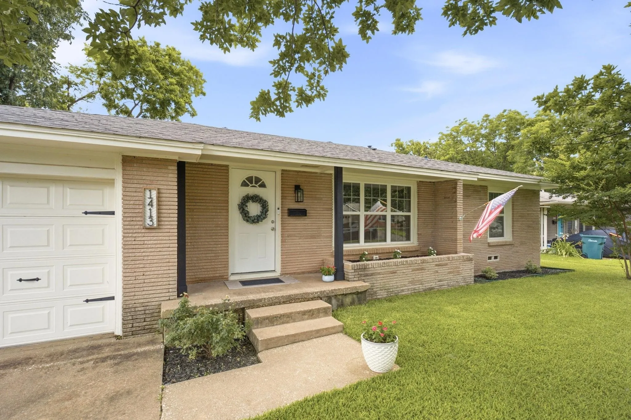 Single Family Residence For Rent in Grayson County , 1413 N Wharton Street, Sherman, Texas 75092, 4 Bedroom, 2 Bathroom, 1 Garage spaces, 1,849 Sqft, built in 1955, mls#21396232, Real Estate Agent in Sherman, Homes For Rent in Grayson county, Homes For Rent in Sherman, Realtor in Sherman Texas, Real Estate Brokerage Independent Realty Texas, Luminita Cordes Realtor