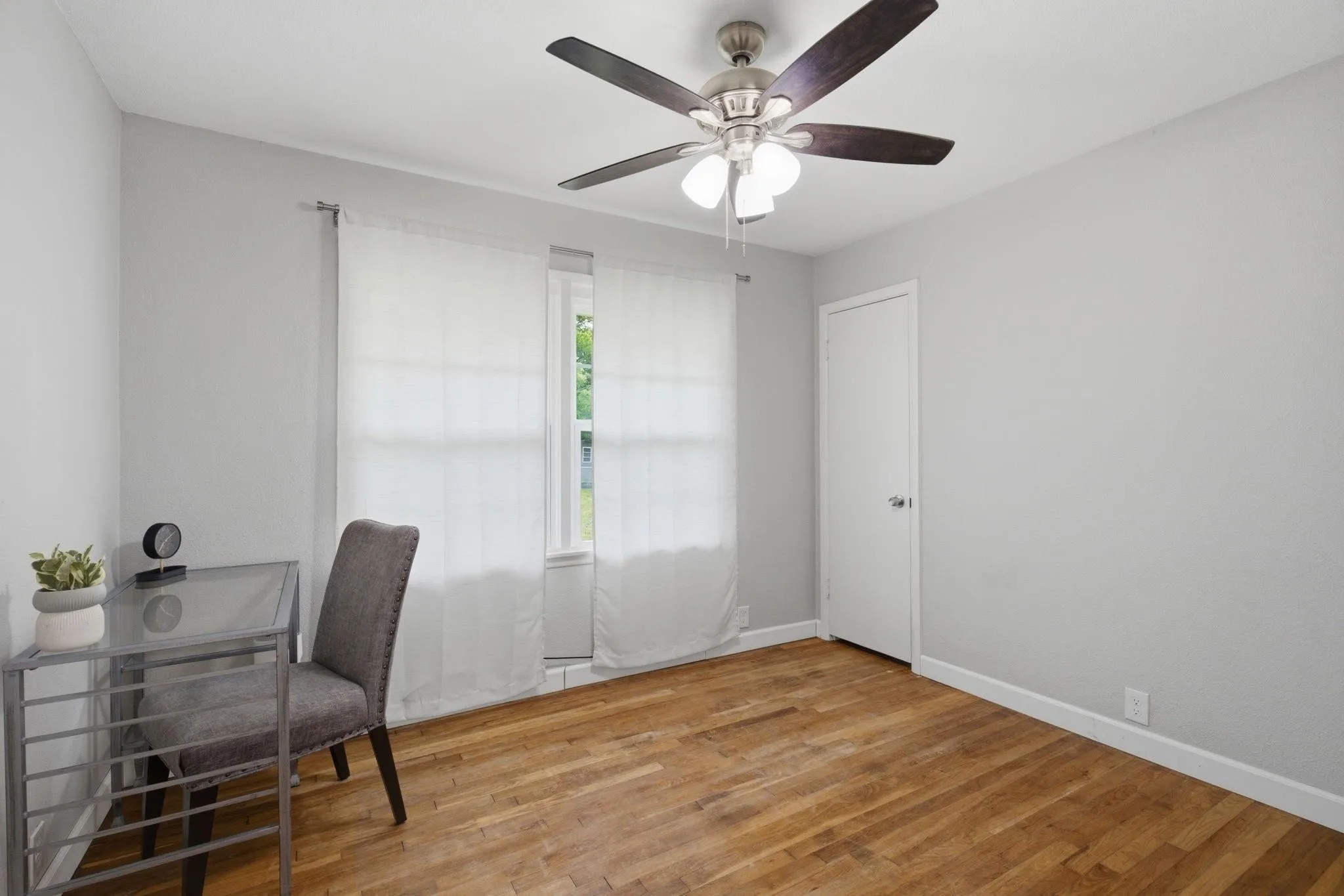 Single Family Residence For Rent in Grayson County , 1413 N Wharton Street, Sherman, Texas 75092, 4 Bedroom, 2 Bathroom, 1 Garage spaces, 1,849 Sqft, built in 1955, mls#21396232, Real Estate Agent in Sherman, Homes For Rent in Grayson county, Homes For Rent in Sherman, Realtor in Sherman Texas, Real Estate Brokerage Independent Realty Texas, Luminita Cordes Realtor