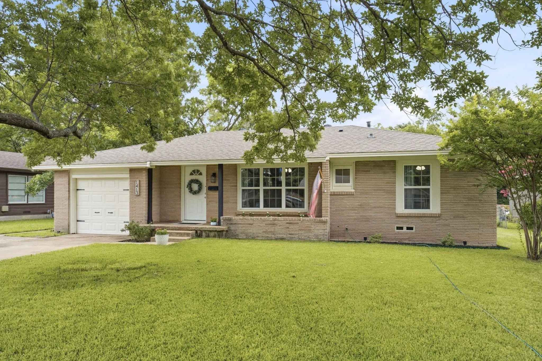 Single Family Residence For Rent in Grayson County , 1413 N Wharton Street, Sherman, Texas 75092, 4 Bedroom, 2 Bathroom, 1 Garage spaces, 1,849 Sqft, built in 1955, mls#21396232, Real Estate Agent in Sherman, Homes For Rent in Grayson county, Homes For Rent in Sherman, Realtor in Sherman Texas, Real Estate Brokerage Independent Realty Texas, Luminita Cordes Realtor
