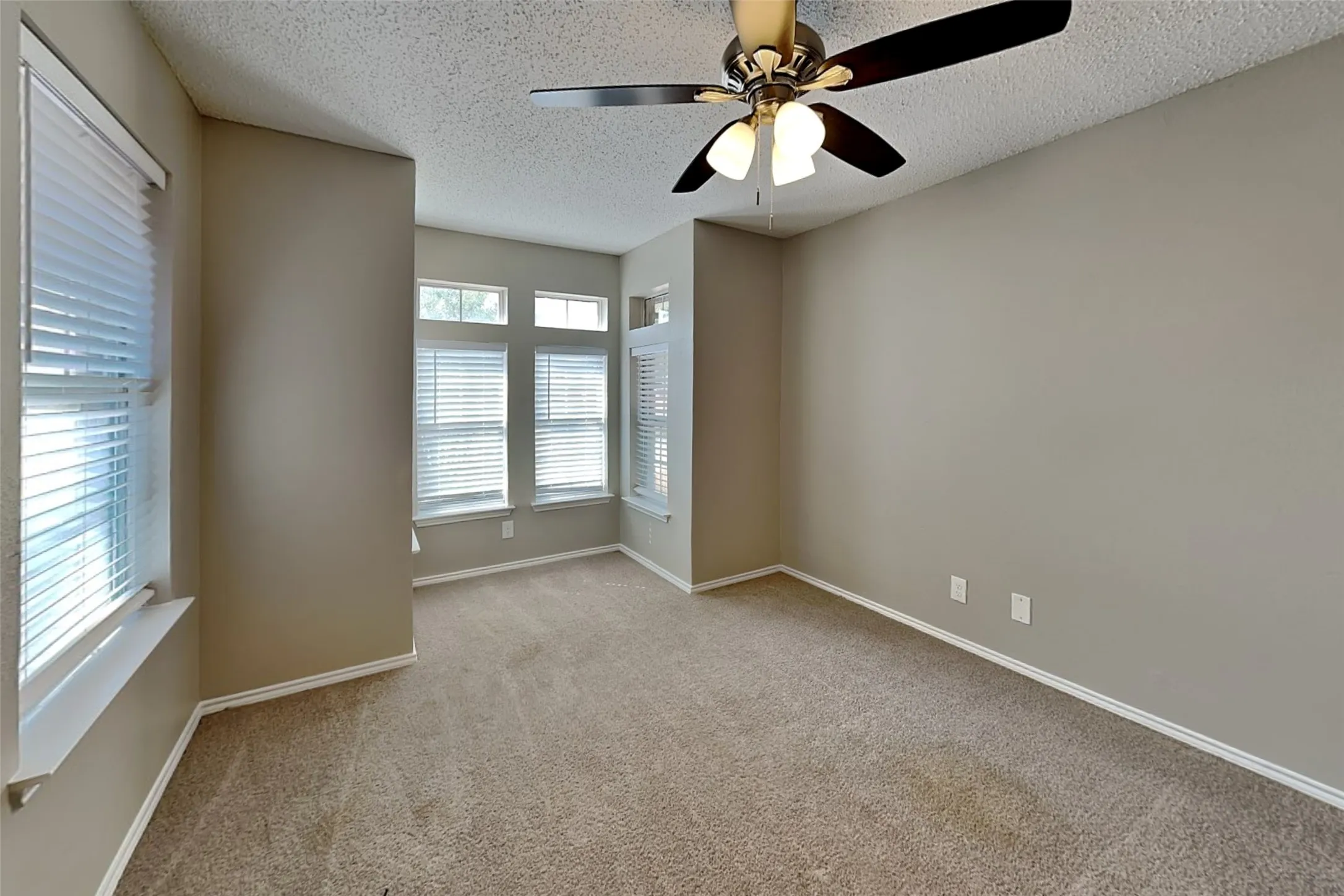 Single Family Residence For Rent in Tarrant County , 4741 Baytree Drive, Fort Worth, Texas 76137, 3 Bedroom, 2 Bathroom, 2 Garage spaces, 1,588 Sqft, built in 1987, mls#21398504, Real Estate Agent in Fort Worth, Homes For Rent in Tarrant county, Homes For Rent in Fort Worth, Realtor in Fort Worth Texas, Real Estate Brokerage Independent Realty Texas, Luminita Cordes Realtor