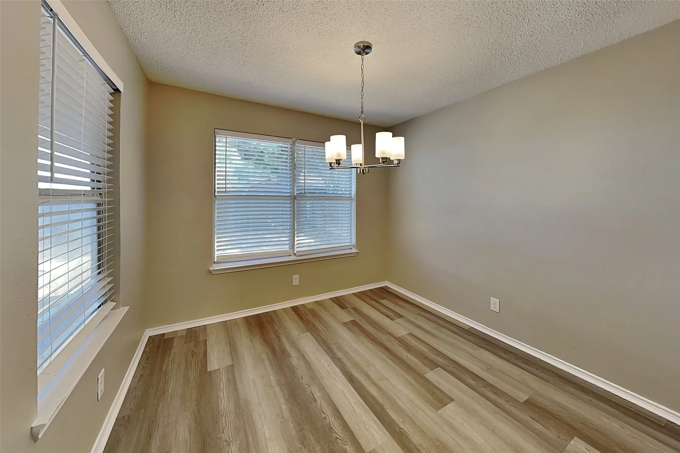 Single Family Residence For Rent in Tarrant County , 4741 Baytree Drive, Fort Worth, Texas 76137, 3 Bedroom, 2 Bathroom, 2 Garage spaces, 1,588 Sqft, built in 1987, mls#21398504, Real Estate Agent in Fort Worth, Homes For Rent in Tarrant county, Homes For Rent in Fort Worth, Realtor in Fort Worth Texas, Real Estate Brokerage Independent Realty Texas, Luminita Cordes Realtor