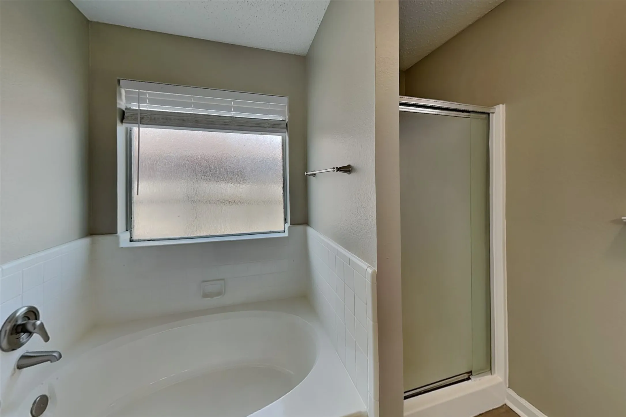 Single Family Residence For Rent in Tarrant County , 4741 Baytree Drive, Fort Worth, Texas 76137, 3 Bedroom, 2 Bathroom, 2 Garage spaces, 1,588 Sqft, built in 1987, mls#21398504, Real Estate Agent in Fort Worth, Homes For Rent in Tarrant county, Homes For Rent in Fort Worth, Realtor in Fort Worth Texas, Real Estate Brokerage Independent Realty Texas, Luminita Cordes Realtor