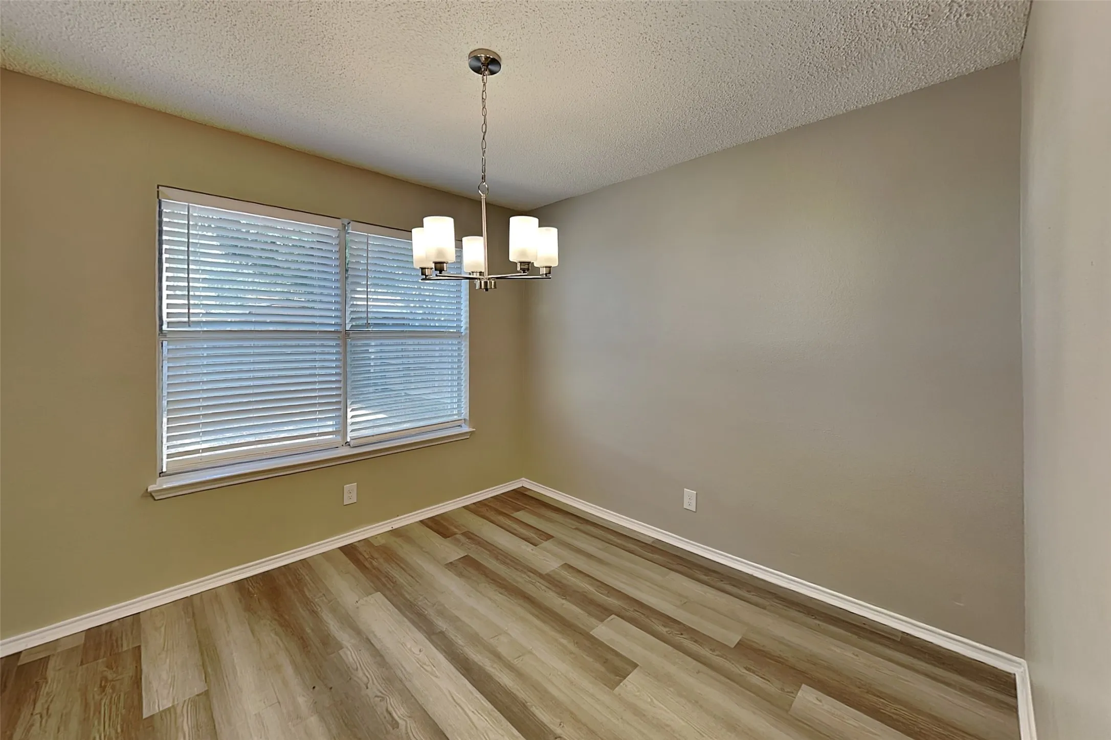 Single Family Residence For Rent in Tarrant County , 4741 Baytree Drive, Fort Worth, Texas 76137, 3 Bedroom, 2 Bathroom, 2 Garage spaces, 1,588 Sqft, built in 1987, mls#21398504, Real Estate Agent in Fort Worth, Homes For Rent in Tarrant county, Homes For Rent in Fort Worth, Realtor in Fort Worth Texas, Real Estate Brokerage Independent Realty Texas, Luminita Cordes Realtor