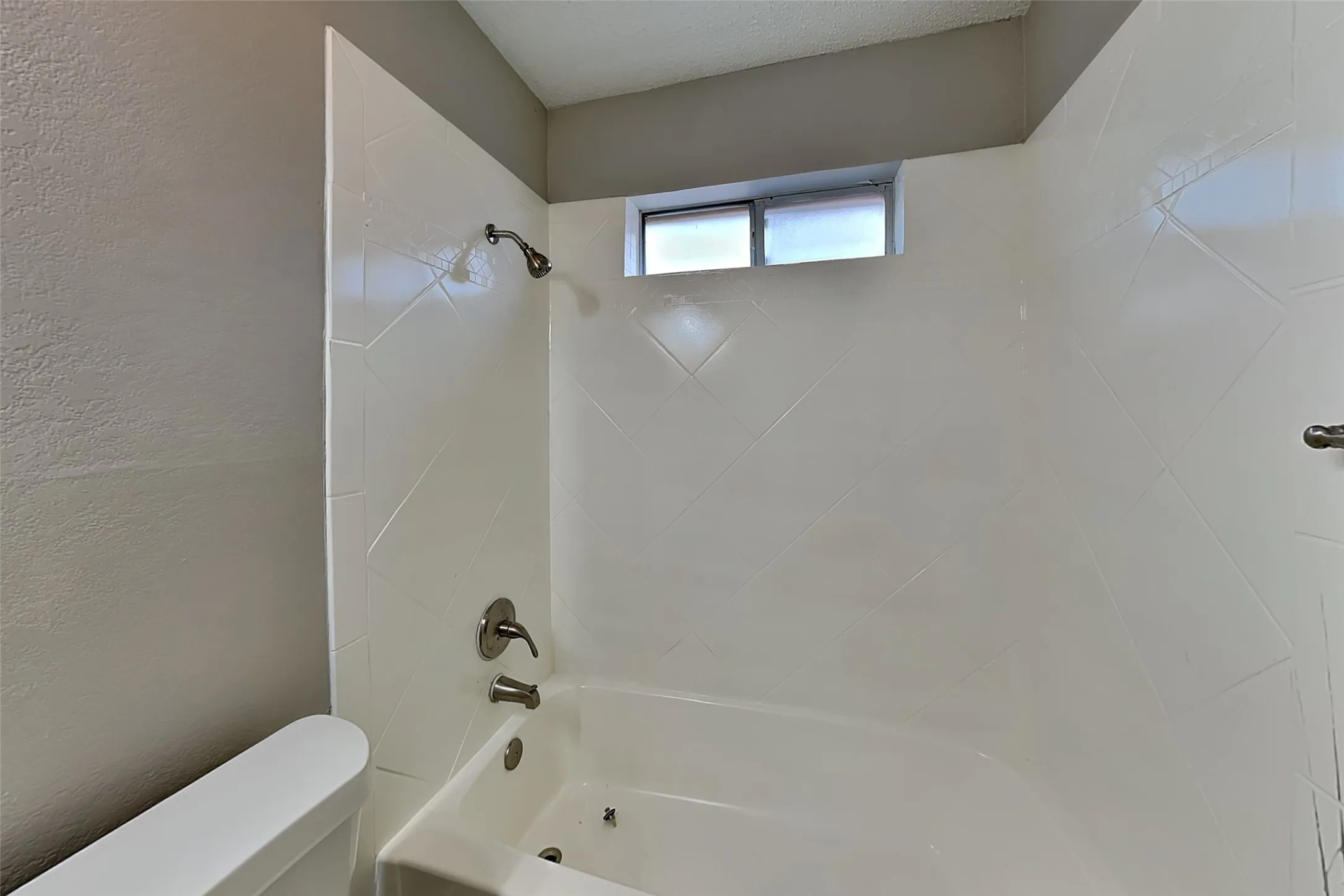 Single Family Residence For Rent in Tarrant County , 4741 Baytree Drive, Fort Worth, Texas 76137, 3 Bedroom, 2 Bathroom, 2 Garage spaces, 1,588 Sqft, built in 1987, mls#21398504, Real Estate Agent in Fort Worth, Homes For Rent in Tarrant county, Homes For Rent in Fort Worth, Realtor in Fort Worth Texas, Real Estate Brokerage Independent Realty Texas, Luminita Cordes Realtor