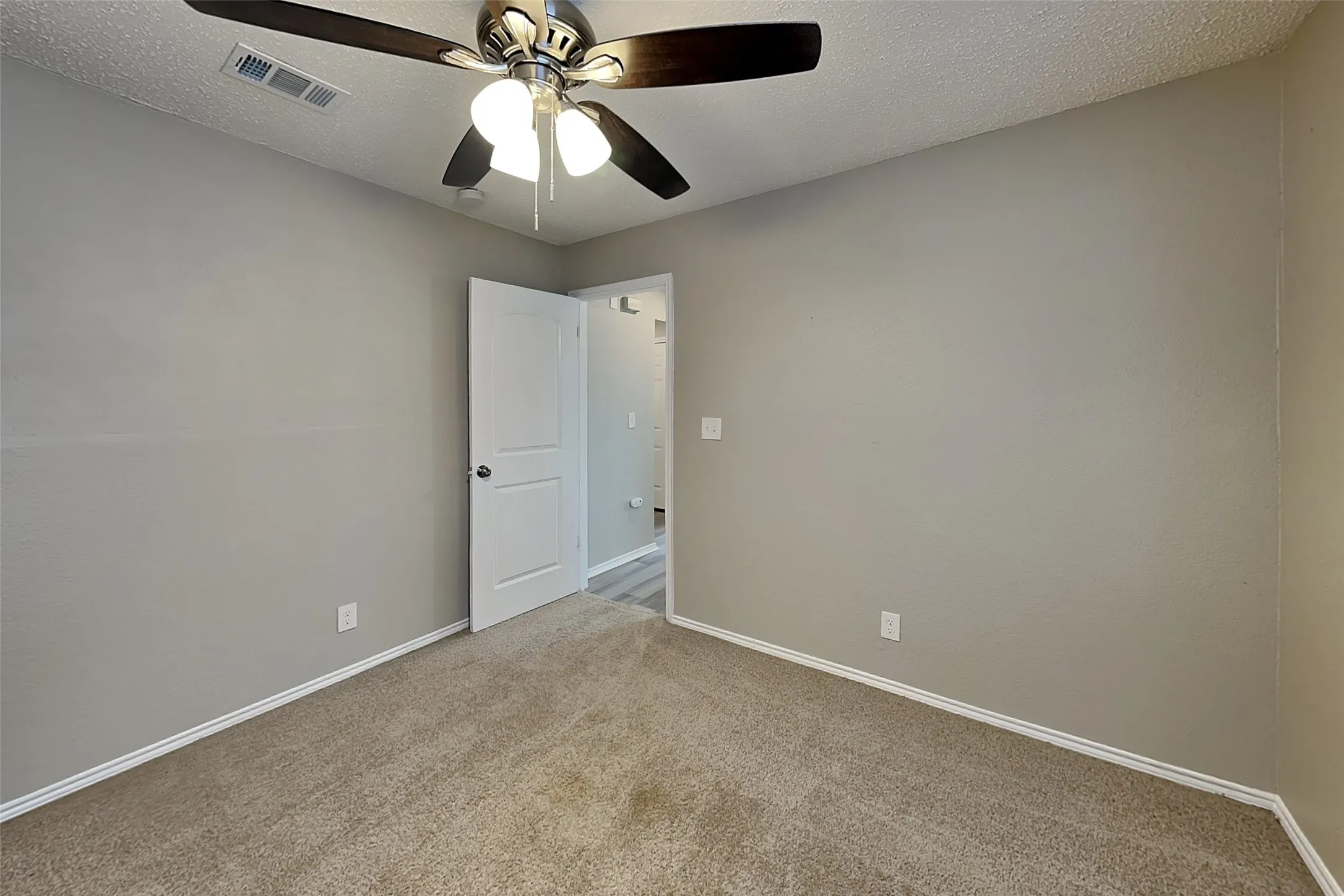 Single Family Residence For Rent in Tarrant County , 4741 Baytree Drive, Fort Worth, Texas 76137, 3 Bedroom, 2 Bathroom, 2 Garage spaces, 1,588 Sqft, built in 1987, mls#21398504, Real Estate Agent in Fort Worth, Homes For Rent in Tarrant county, Homes For Rent in Fort Worth, Realtor in Fort Worth Texas, Real Estate Brokerage Independent Realty Texas, Luminita Cordes Realtor