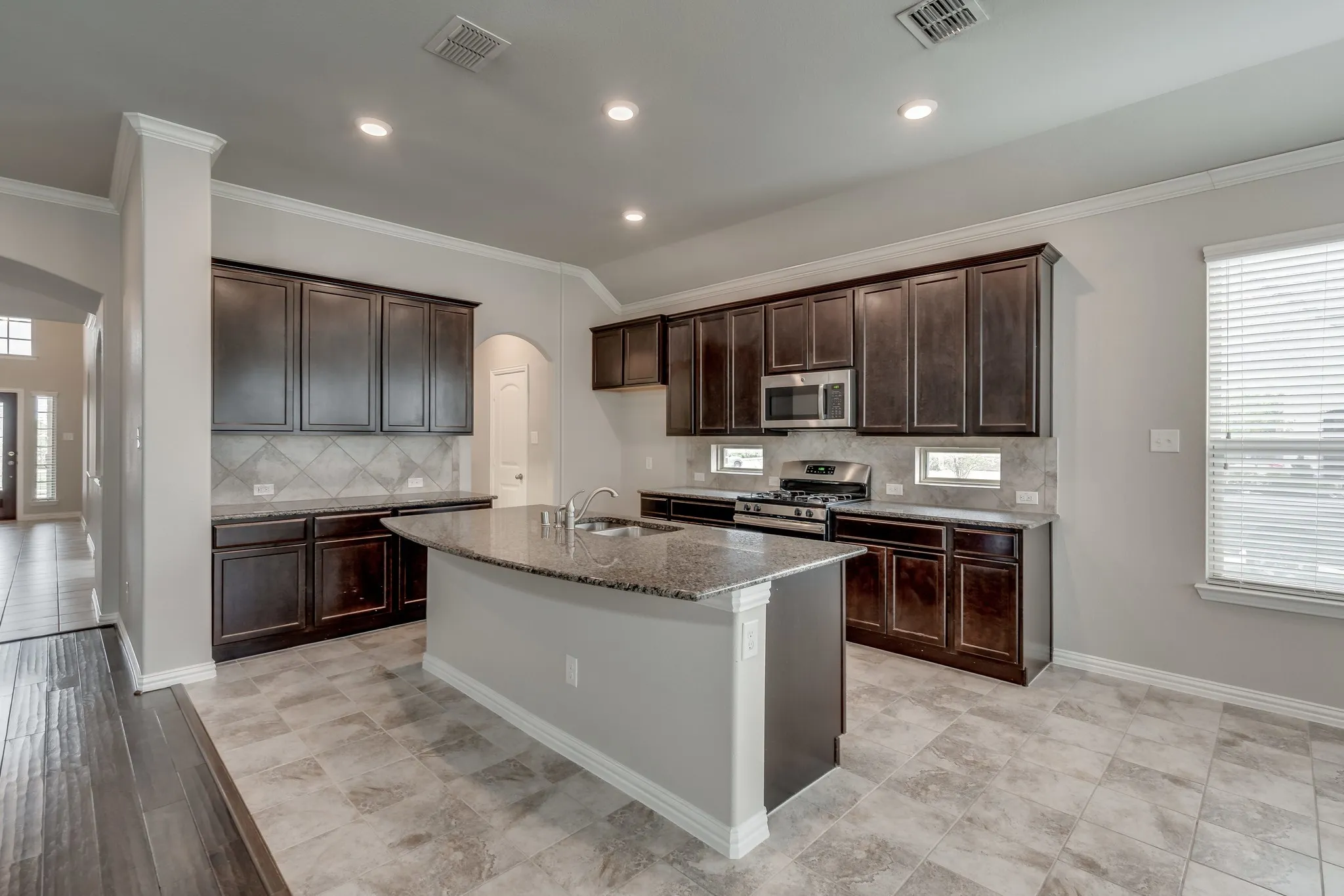 Single Family Residence For Rent in Denton County , 16716 Central Garden Lane, Prosper, Texas 75078, 4 Bedroom, 4 Bathroom, 2 Garage spaces, 3,007 Sqft, built in 2017, mls#21397892, Real Estate Agent in Prosper, Homes For Rent in Denton county, Homes For Rent in Prosper, Realtor in Prosper Texas, Real Estate Brokerage Independent Realty Texas, Luminita Cordes Realtor