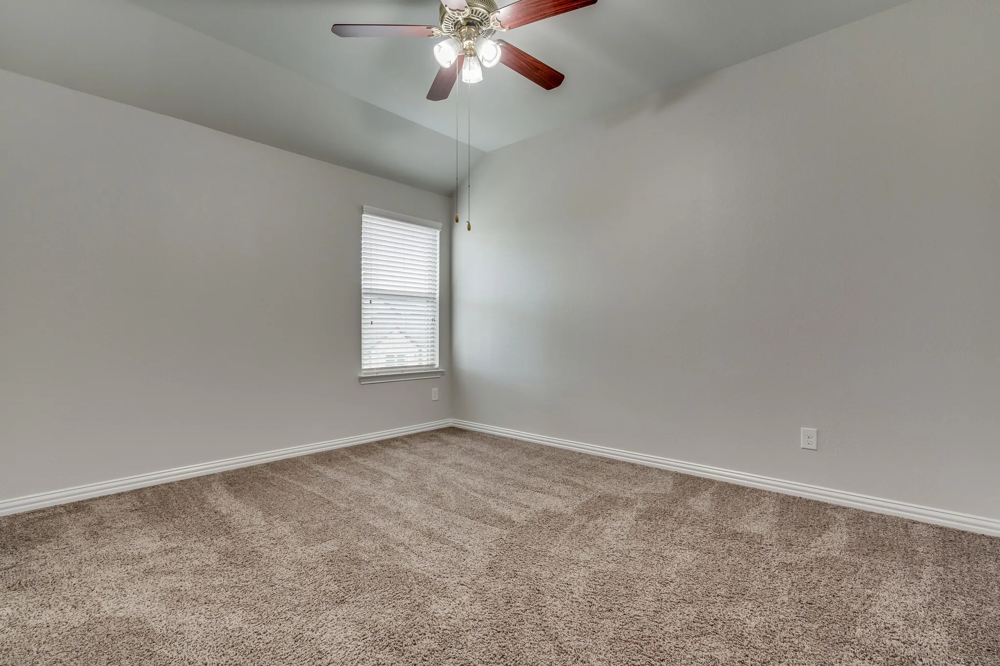 Single Family Residence For Rent in Denton County , 16716 Central Garden Lane, Prosper, Texas 75078, 4 Bedroom, 4 Bathroom, 2 Garage spaces, 3,007 Sqft, built in 2017, mls#21397892, Real Estate Agent in Prosper, Homes For Rent in Denton county, Homes For Rent in Prosper, Realtor in Prosper Texas, Real Estate Brokerage Independent Realty Texas, Luminita Cordes Realtor