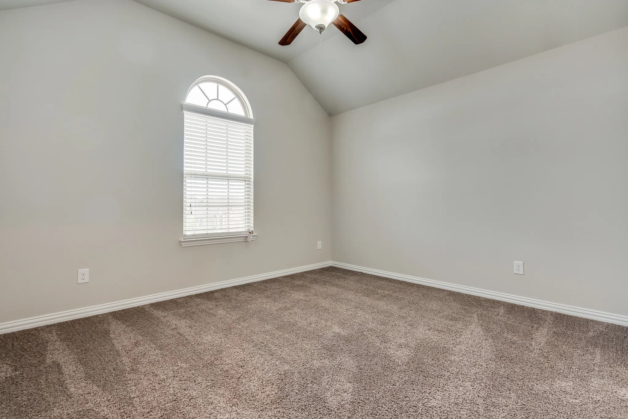 Single Family Residence For Rent in Denton County , 16716 Central Garden Lane, Prosper, Texas 75078, 4 Bedroom, 4 Bathroom, 2 Garage spaces, 3,007 Sqft, built in 2017, mls#21397892, Real Estate Agent in Prosper, Homes For Rent in Denton county, Homes For Rent in Prosper, Realtor in Prosper Texas, Real Estate Brokerage Independent Realty Texas, Luminita Cordes Realtor