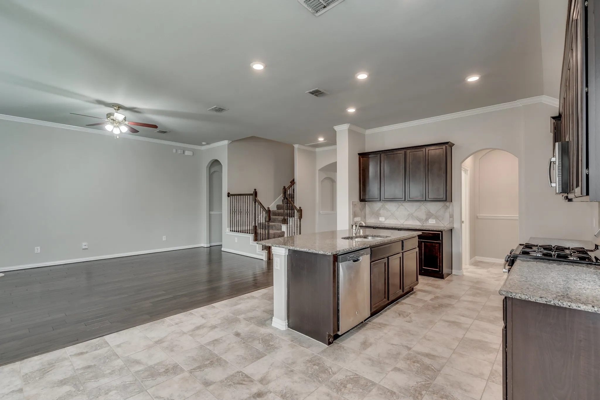 Single Family Residence For Rent in Denton County , 16716 Central Garden Lane, Prosper, Texas 75078, 4 Bedroom, 4 Bathroom, 2 Garage spaces, 3,007 Sqft, built in 2017, mls#21397892, Real Estate Agent in Prosper, Homes For Rent in Denton county, Homes For Rent in Prosper, Realtor in Prosper Texas, Real Estate Brokerage Independent Realty Texas, Luminita Cordes Realtor