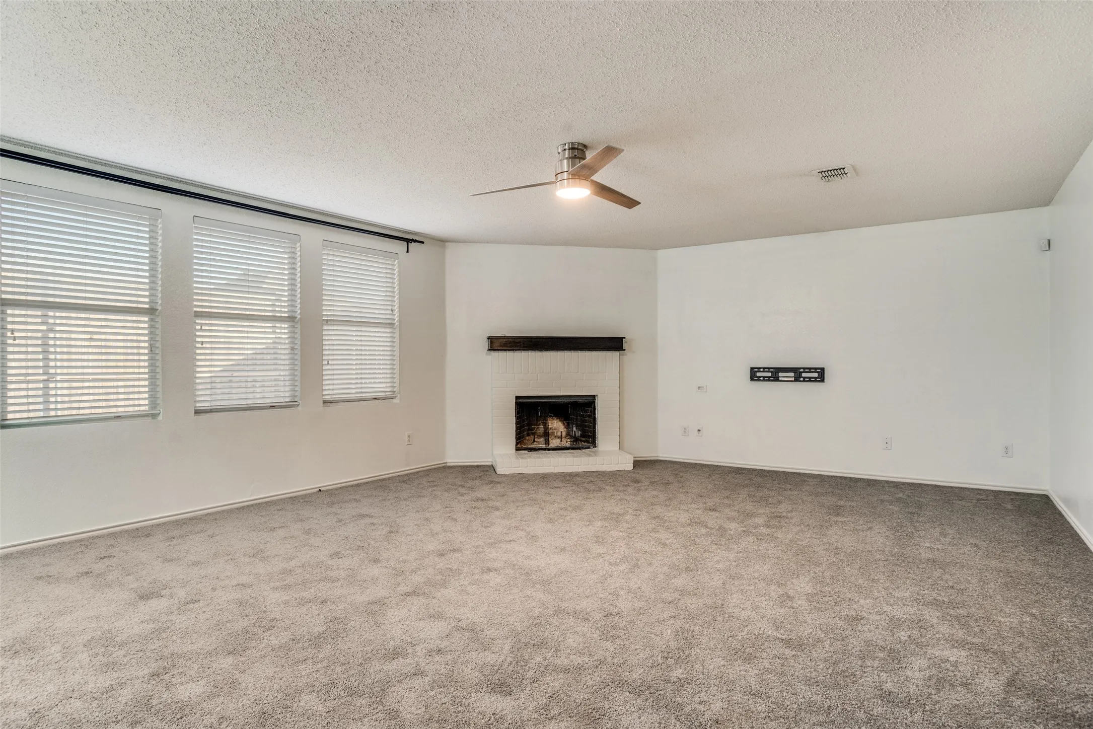 Single Family Residence For Rent in Collin County , 1130 Annie Oakley Drive, Anna, Texas 75409, 5 Bedroom, 4 Bathroom, 2 Garage spaces, 4,019 Sqft, built in 2005, mls#21398491, Real Estate Agent in Anna, Homes For Rent in Collin county, Homes For Rent in Anna, Realtor in Anna Texas, Real Estate Brokerage Independent Realty Texas, Luminita Cordes Realtor