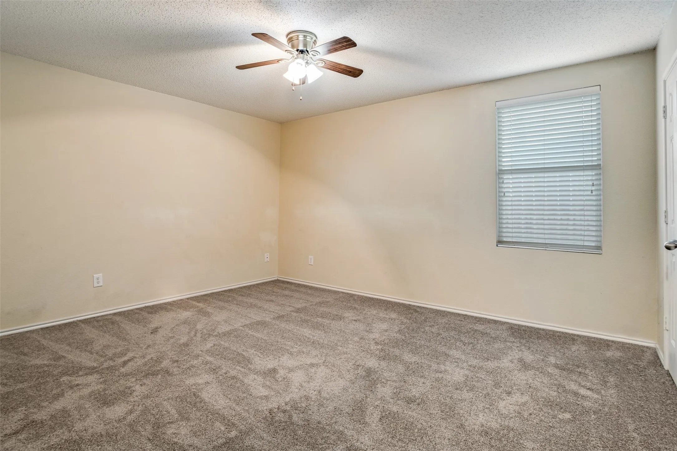 Single Family Residence For Rent in Collin County , 1130 Annie Oakley Drive, Anna, Texas 75409, 5 Bedroom, 4 Bathroom, 2 Garage spaces, 4,019 Sqft, built in 2005, mls#21398491, Real Estate Agent in Anna, Homes For Rent in Collin county, Homes For Rent in Anna, Realtor in Anna Texas, Real Estate Brokerage Independent Realty Texas, Luminita Cordes Realtor