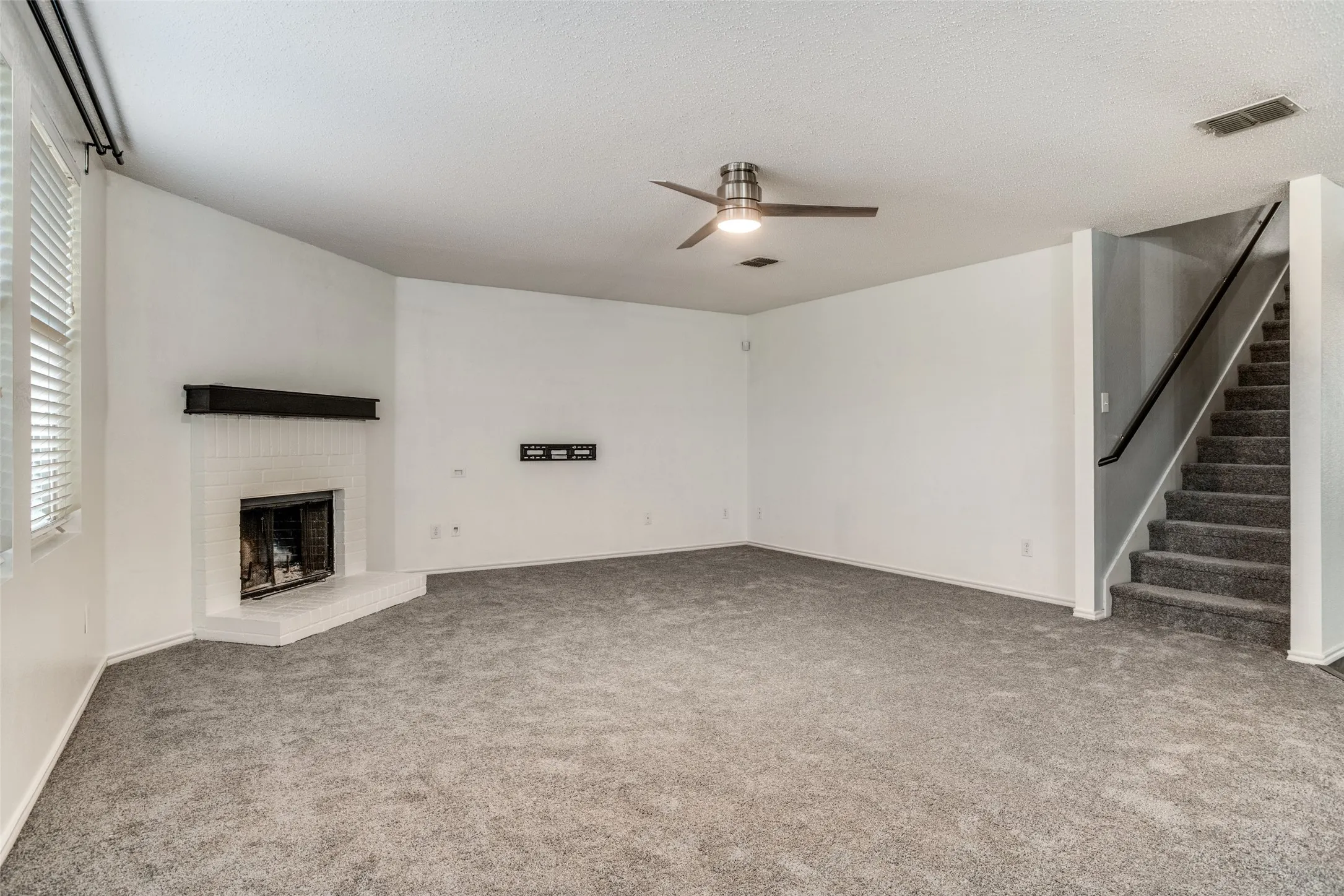 Single Family Residence For Rent in Collin County , 1130 Annie Oakley Drive, Anna, Texas 75409, 5 Bedroom, 4 Bathroom, 2 Garage spaces, 4,019 Sqft, built in 2005, mls#21398491, Real Estate Agent in Anna, Homes For Rent in Collin county, Homes For Rent in Anna, Realtor in Anna Texas, Real Estate Brokerage Independent Realty Texas, Luminita Cordes Realtor