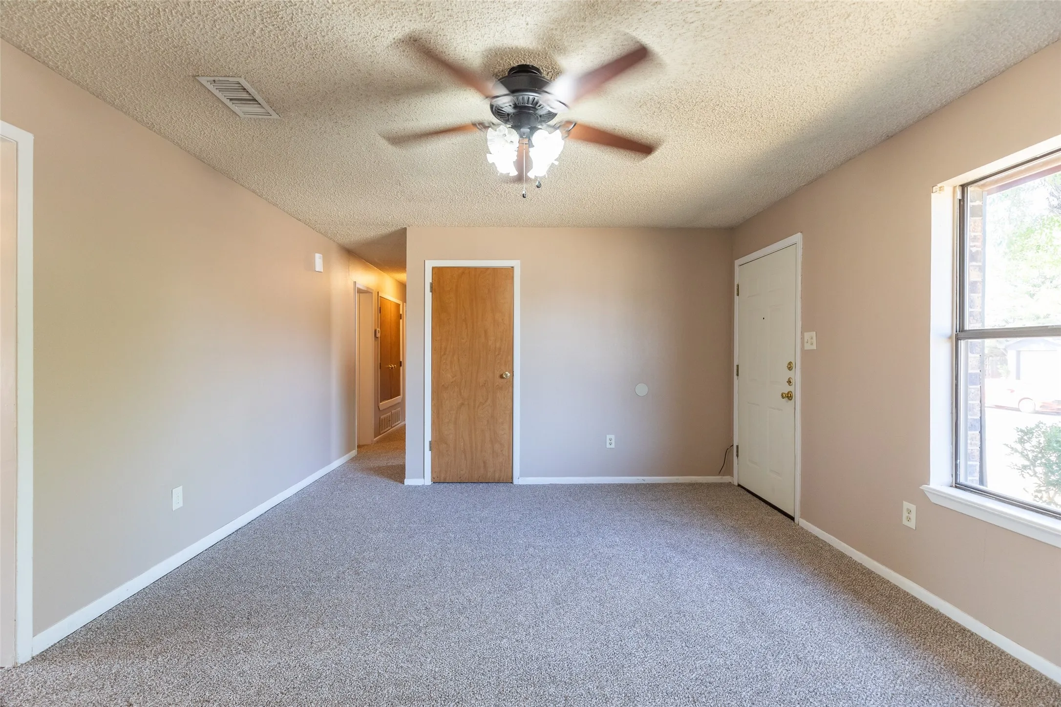 Single Family Residence For Sale in Taylor County , 3725 Trinity Lane, Abilene, Texas 79602, 3 Bedroom, 2 Bathroom, Garage spaces, 1,260 Sqft, built in 1983, mls#21398220, Real Estate Agent in Abilene, Homes For Sale in Taylor county, Homes For Sale in Abilene, Realtor in Abilene Texas, Real Estate Brokerage Independent Realty Texas, Luminita Cordes Realtor