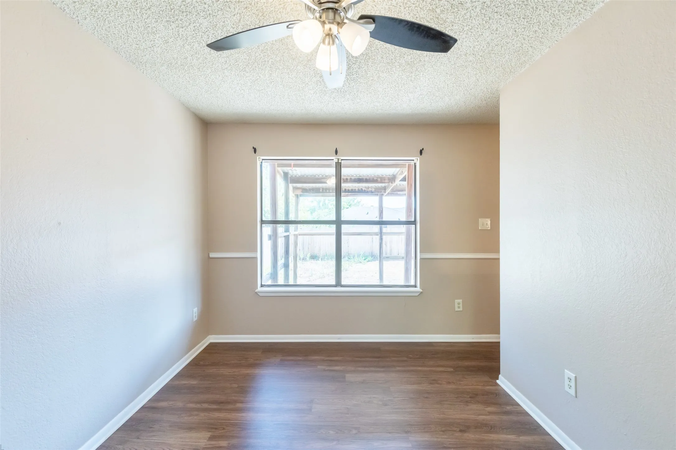 Single Family Residence For Sale in Taylor County , 3725 Trinity Lane, Abilene, Texas 79602, 3 Bedroom, 2 Bathroom, Garage spaces, 1,260 Sqft, built in 1983, mls#21398220, Real Estate Agent in Abilene, Homes For Sale in Taylor county, Homes For Sale in Abilene, Realtor in Abilene Texas, Real Estate Brokerage Independent Realty Texas, Luminita Cordes Realtor