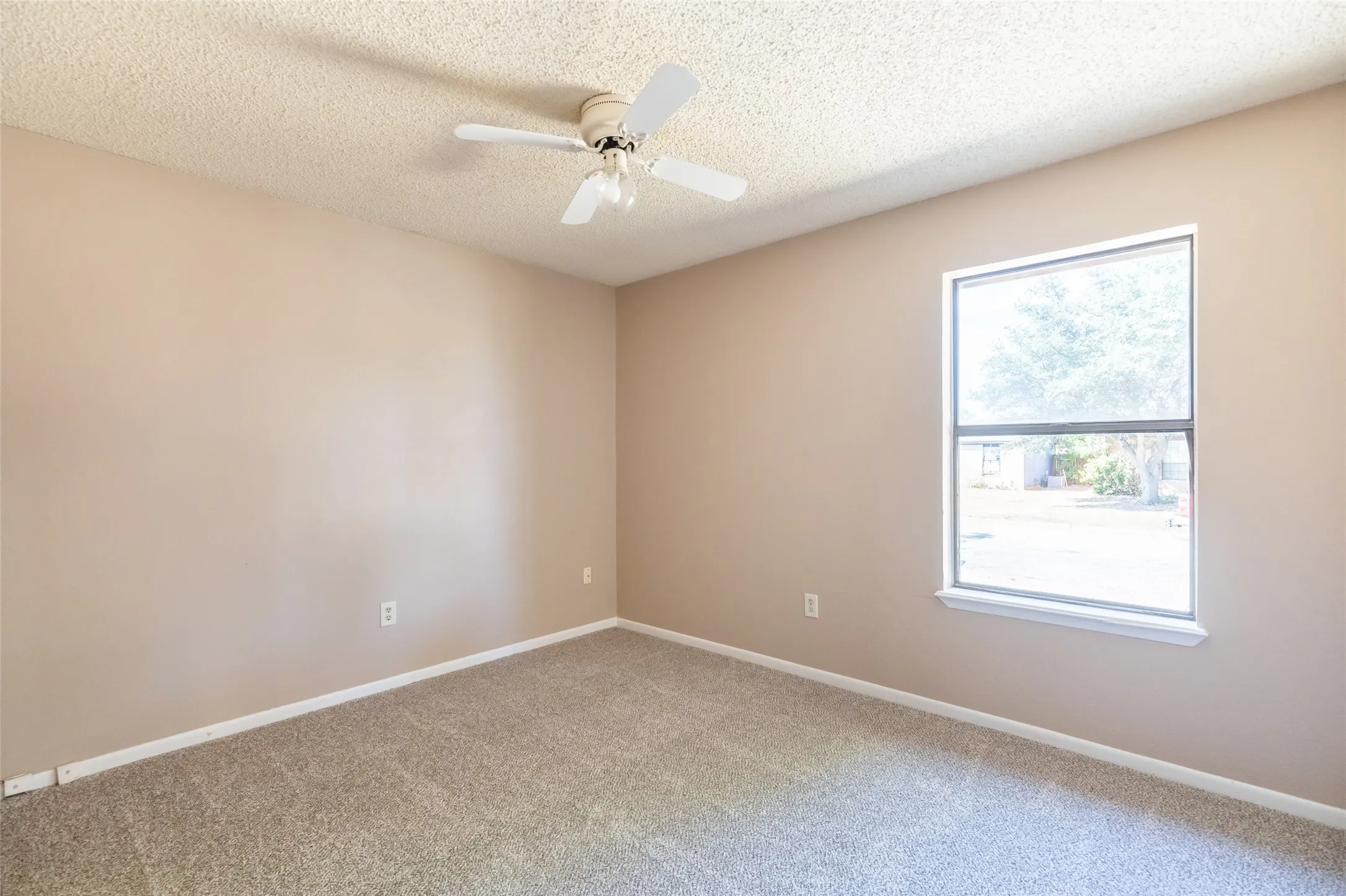 Single Family Residence For Sale in Taylor County , 3725 Trinity Lane, Abilene, Texas 79602, 3 Bedroom, 2 Bathroom, Garage spaces, 1,260 Sqft, built in 1983, mls#21398220, Real Estate Agent in Abilene, Homes For Sale in Taylor county, Homes For Sale in Abilene, Realtor in Abilene Texas, Real Estate Brokerage Independent Realty Texas, Luminita Cordes Realtor