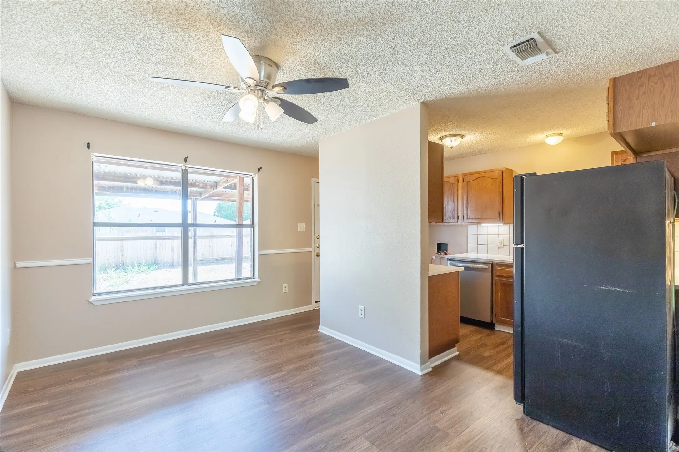 Single Family Residence For Sale in Taylor County , 3725 Trinity Lane, Abilene, Texas 79602, 3 Bedroom, 2 Bathroom, Garage spaces, 1,260 Sqft, built in 1983, mls#21398220, Real Estate Agent in Abilene, Homes For Sale in Taylor county, Homes For Sale in Abilene, Realtor in Abilene Texas, Real Estate Brokerage Independent Realty Texas, Luminita Cordes Realtor