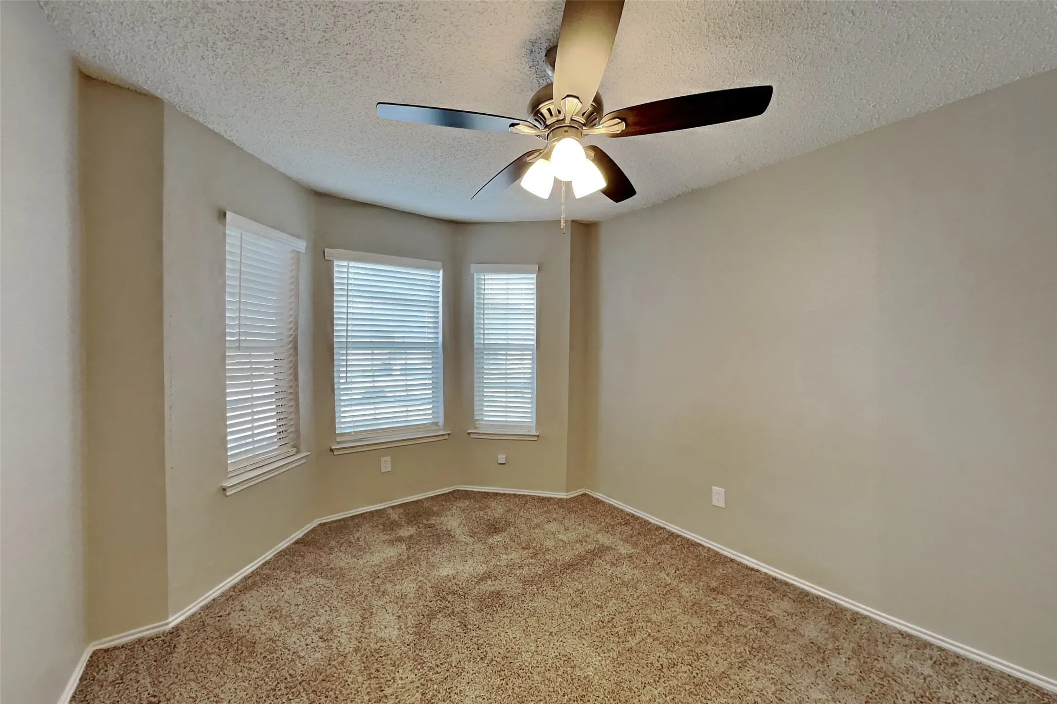 Single Family Residence For Rent in Tarrant County , 5525 Stone Meadow Lane, Fort Worth, Texas 76179, 3 Bedroom, 2 Bathroom, 2 Garage spaces, 1,348 Sqft, built in 1987, mls#21398518, Real Estate Agent in Fort Worth, Homes For Rent in Tarrant county, Homes For Rent in Fort Worth, Realtor in Fort Worth Texas, Real Estate Brokerage Independent Realty Texas, Luminita Cordes Realtor