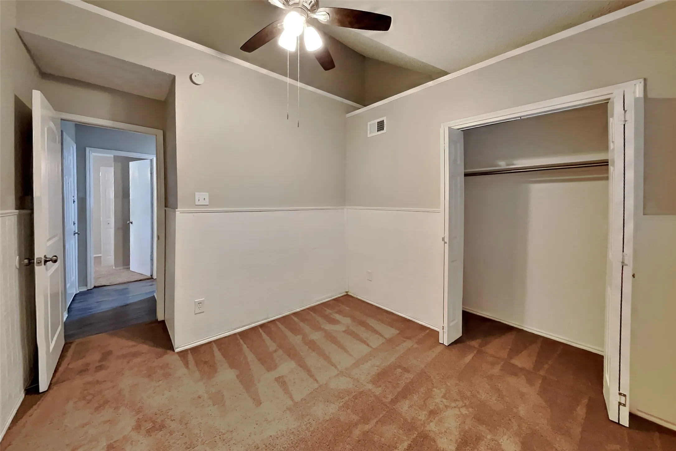Single Family Residence For Rent in Tarrant County , 5525 Stone Meadow Lane, Fort Worth, Texas 76179, 3 Bedroom, 2 Bathroom, 2 Garage spaces, 1,348 Sqft, built in 1987, mls#21398518, Real Estate Agent in Fort Worth, Homes For Rent in Tarrant county, Homes For Rent in Fort Worth, Realtor in Fort Worth Texas, Real Estate Brokerage Independent Realty Texas, Luminita Cordes Realtor