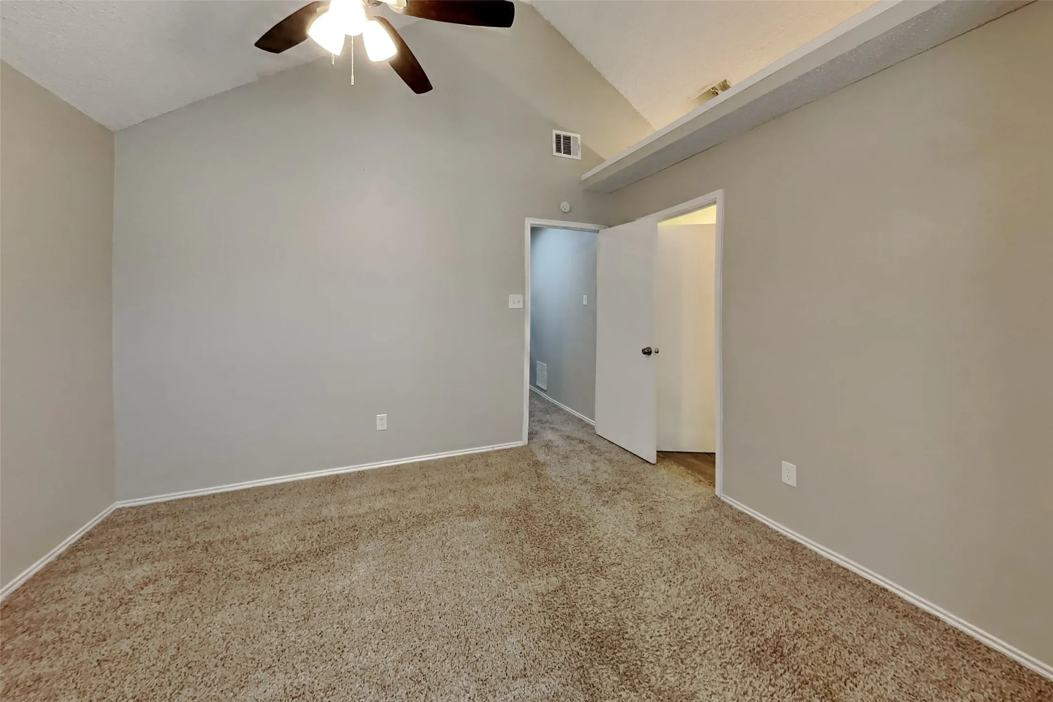 Single Family Residence For Rent in Tarrant County , 5525 Stone Meadow Lane, Fort Worth, Texas 76179, 3 Bedroom, 2 Bathroom, 2 Garage spaces, 1,348 Sqft, built in 1987, mls#21398518, Real Estate Agent in Fort Worth, Homes For Rent in Tarrant county, Homes For Rent in Fort Worth, Realtor in Fort Worth Texas, Real Estate Brokerage Independent Realty Texas, Luminita Cordes Realtor