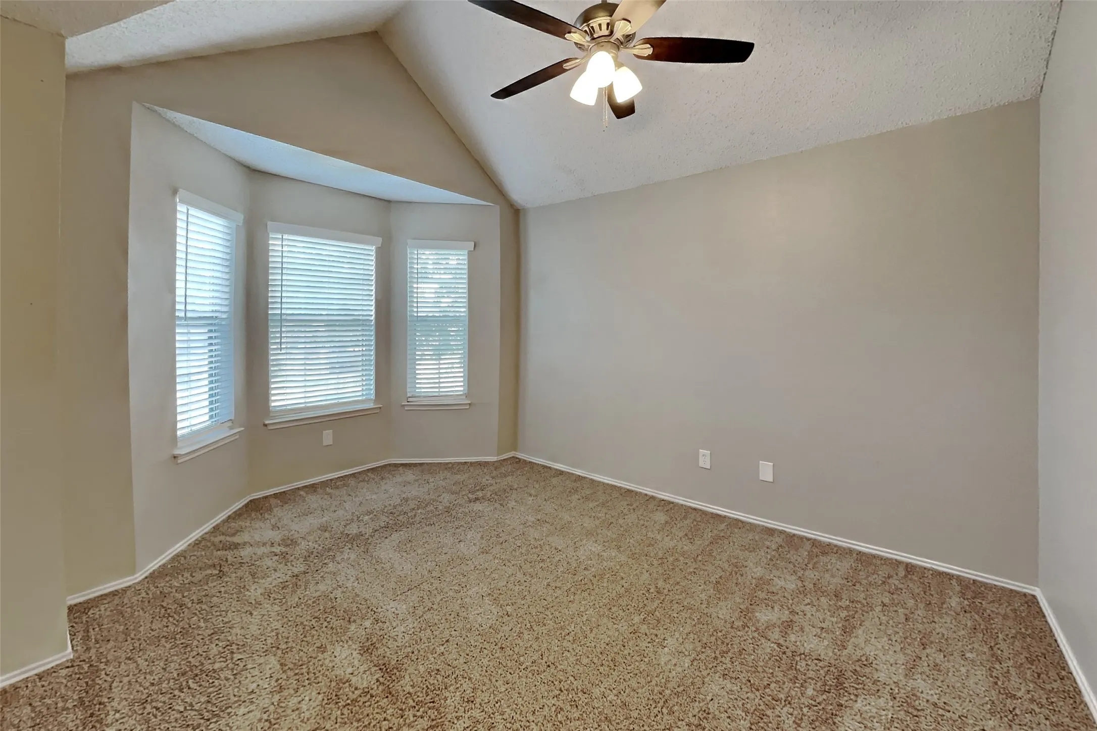Single Family Residence For Rent in Tarrant County , 5525 Stone Meadow Lane, Fort Worth, Texas 76179, 3 Bedroom, 2 Bathroom, 2 Garage spaces, 1,348 Sqft, built in 1987, mls#21398518, Real Estate Agent in Fort Worth, Homes For Rent in Tarrant county, Homes For Rent in Fort Worth, Realtor in Fort Worth Texas, Real Estate Brokerage Independent Realty Texas, Luminita Cordes Realtor