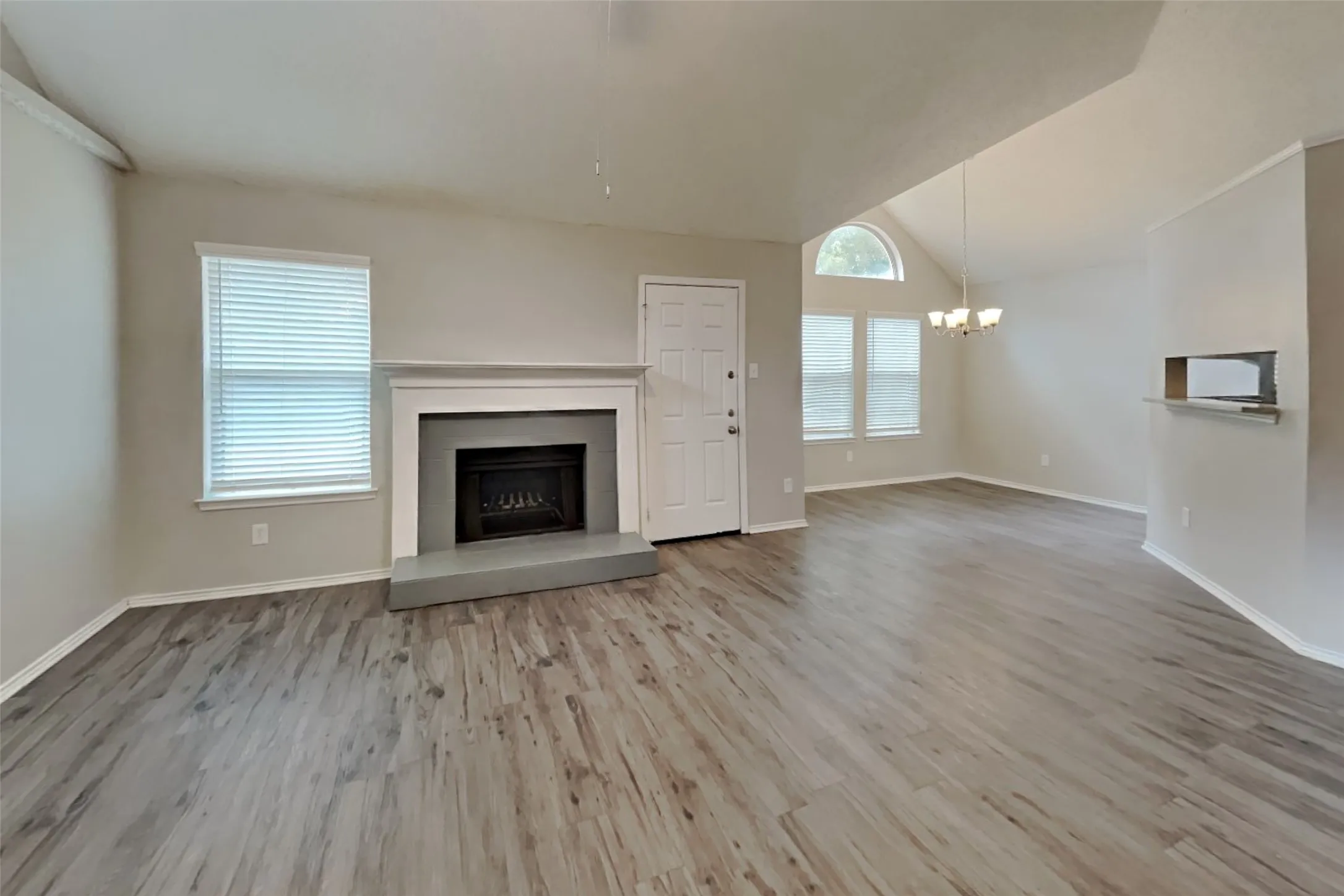 Single Family Residence For Rent in Tarrant County , 5525 Stone Meadow Lane, Fort Worth, Texas 76179, 3 Bedroom, 2 Bathroom, 2 Garage spaces, 1,348 Sqft, built in 1987, mls#21398518, Real Estate Agent in Fort Worth, Homes For Rent in Tarrant county, Homes For Rent in Fort Worth, Realtor in Fort Worth Texas, Real Estate Brokerage Independent Realty Texas, Luminita Cordes Realtor