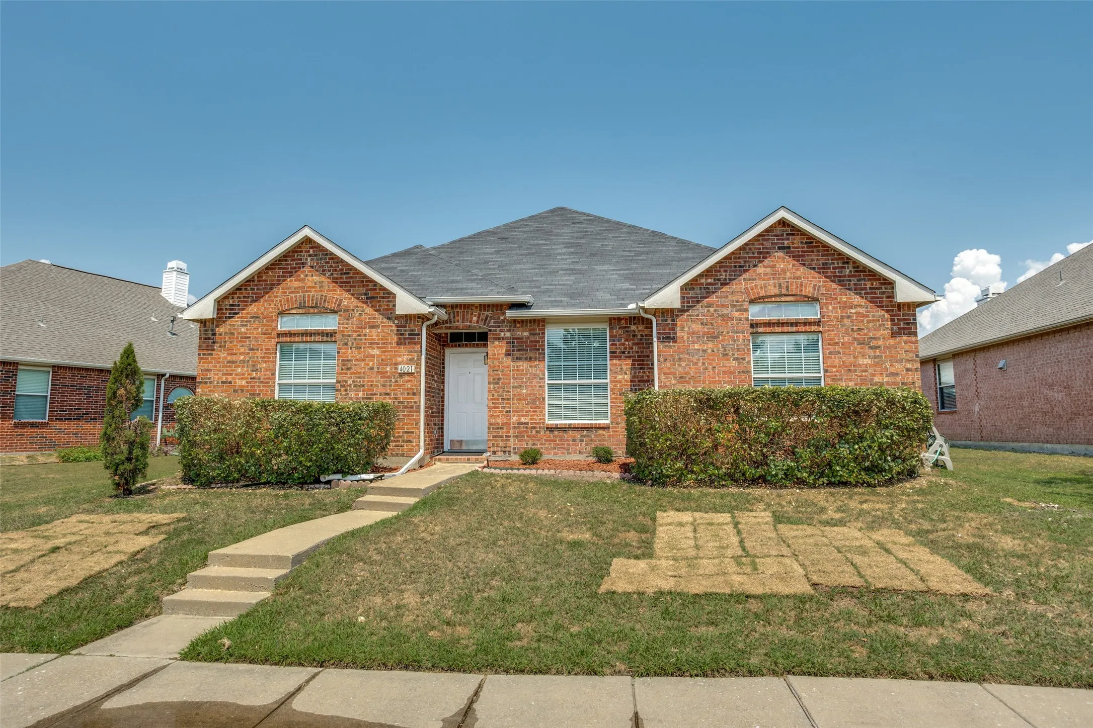 Single Family Residence For Rent in Dallas County , 4021 Carrington Drive, Garland, Texas 75043, 3 Bedroom, 2 Bathroom, 2 Garage spaces, 1,852 Sqft, built in 2002, mls#21398528, Real Estate Agent in Garland, Homes For Rent in Dallas county, Homes For Rent in Garland, Realtor in Garland Texas, Real Estate Brokerage Independent Realty Texas, Luminita Cordes Realtor