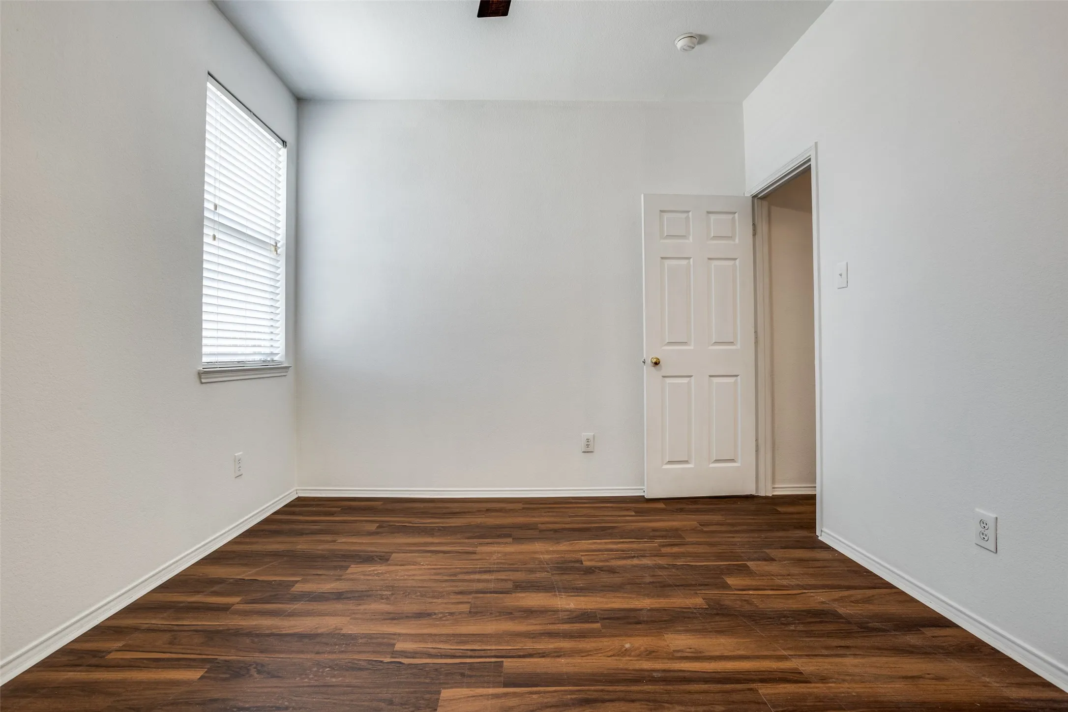 Single Family Residence For Rent in Dallas County , 4021 Carrington Drive, Garland, Texas 75043, 3 Bedroom, 2 Bathroom, 2 Garage spaces, 1,852 Sqft, built in 2002, mls#21398528, Real Estate Agent in Garland, Homes For Rent in Dallas county, Homes For Rent in Garland, Realtor in Garland Texas, Real Estate Brokerage Independent Realty Texas, Luminita Cordes Realtor