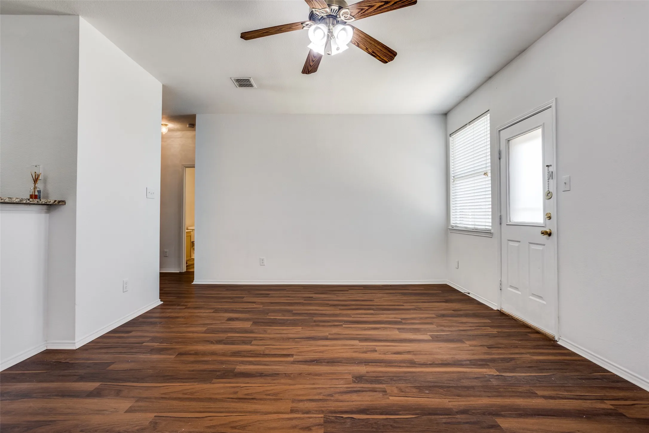 Single Family Residence For Rent in Dallas County , 4021 Carrington Drive, Garland, Texas 75043, 3 Bedroom, 2 Bathroom, 2 Garage spaces, 1,852 Sqft, built in 2002, mls#21398528, Real Estate Agent in Garland, Homes For Rent in Dallas county, Homes For Rent in Garland, Realtor in Garland Texas, Real Estate Brokerage Independent Realty Texas, Luminita Cordes Realtor
