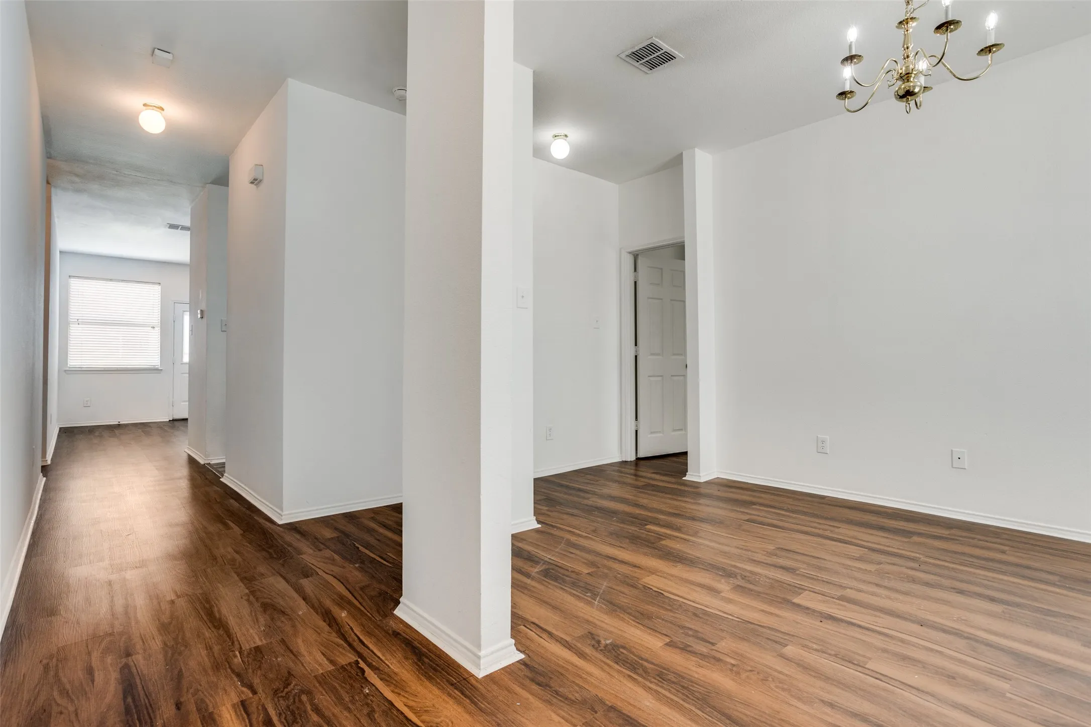 Single Family Residence For Rent in Dallas County , 4021 Carrington Drive, Garland, Texas 75043, 3 Bedroom, 2 Bathroom, 2 Garage spaces, 1,852 Sqft, built in 2002, mls#21398528, Real Estate Agent in Garland, Homes For Rent in Dallas county, Homes For Rent in Garland, Realtor in Garland Texas, Real Estate Brokerage Independent Realty Texas, Luminita Cordes Realtor
