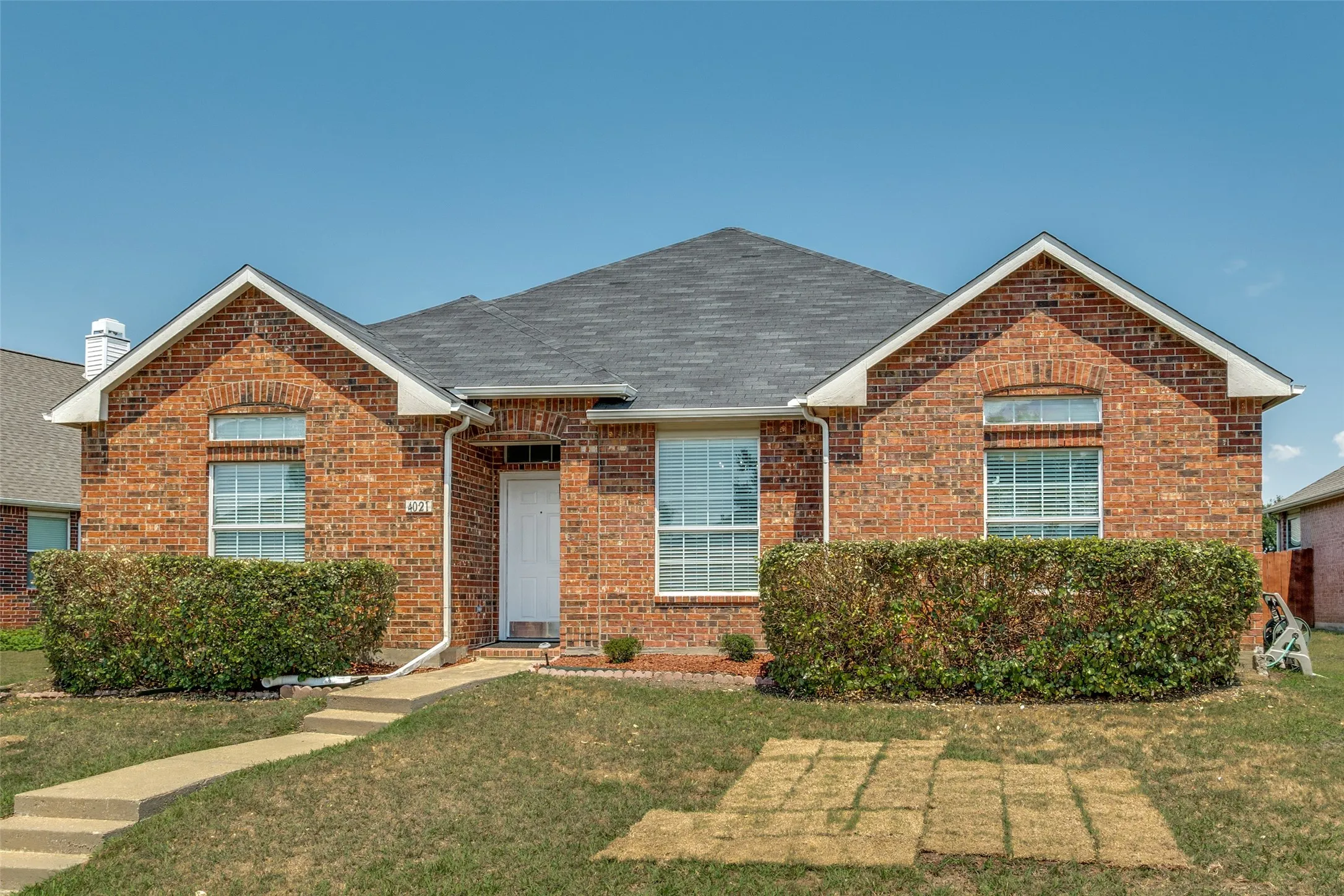 Single Family Residence For Rent in Dallas County , 4021 Carrington Drive, Garland, Texas 75043, 3 Bedroom, 2 Bathroom, 2 Garage spaces, 1,852 Sqft, built in 2002, mls#21398528, Real Estate Agent in Garland, Homes For Rent in Dallas county, Homes For Rent in Garland, Realtor in Garland Texas, Real Estate Brokerage Independent Realty Texas, Luminita Cordes Realtor