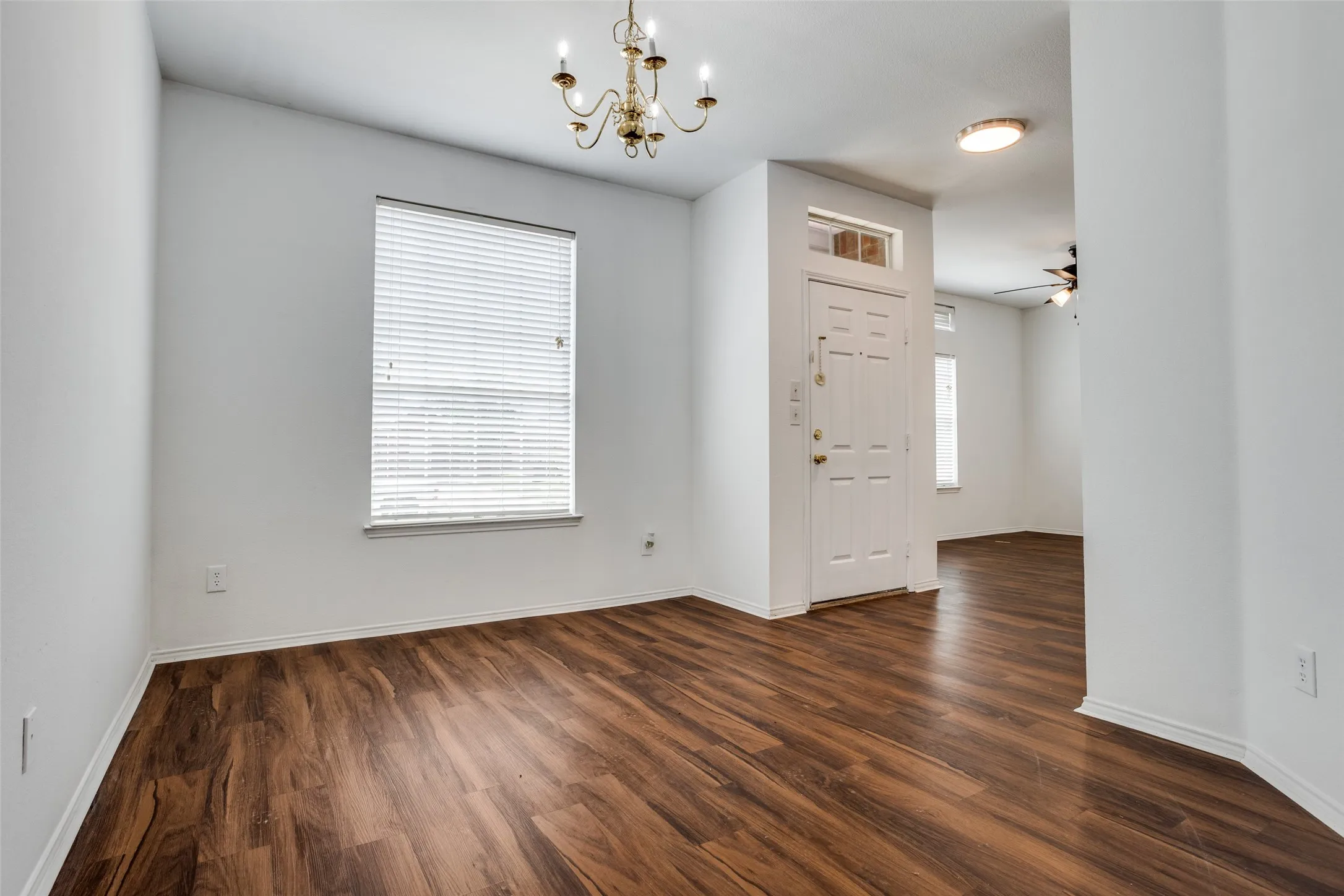 Single Family Residence For Rent in Dallas County , 4021 Carrington Drive, Garland, Texas 75043, 3 Bedroom, 2 Bathroom, 2 Garage spaces, 1,852 Sqft, built in 2002, mls#21398528, Real Estate Agent in Garland, Homes For Rent in Dallas county, Homes For Rent in Garland, Realtor in Garland Texas, Real Estate Brokerage Independent Realty Texas, Luminita Cordes Realtor