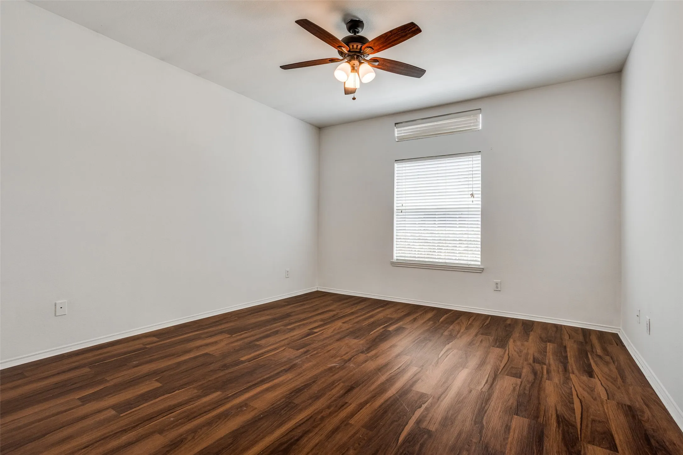 Single Family Residence For Rent in Dallas County , 4021 Carrington Drive, Garland, Texas 75043, 3 Bedroom, 2 Bathroom, 2 Garage spaces, 1,852 Sqft, built in 2002, mls#21398528, Real Estate Agent in Garland, Homes For Rent in Dallas county, Homes For Rent in Garland, Realtor in Garland Texas, Real Estate Brokerage Independent Realty Texas, Luminita Cordes Realtor