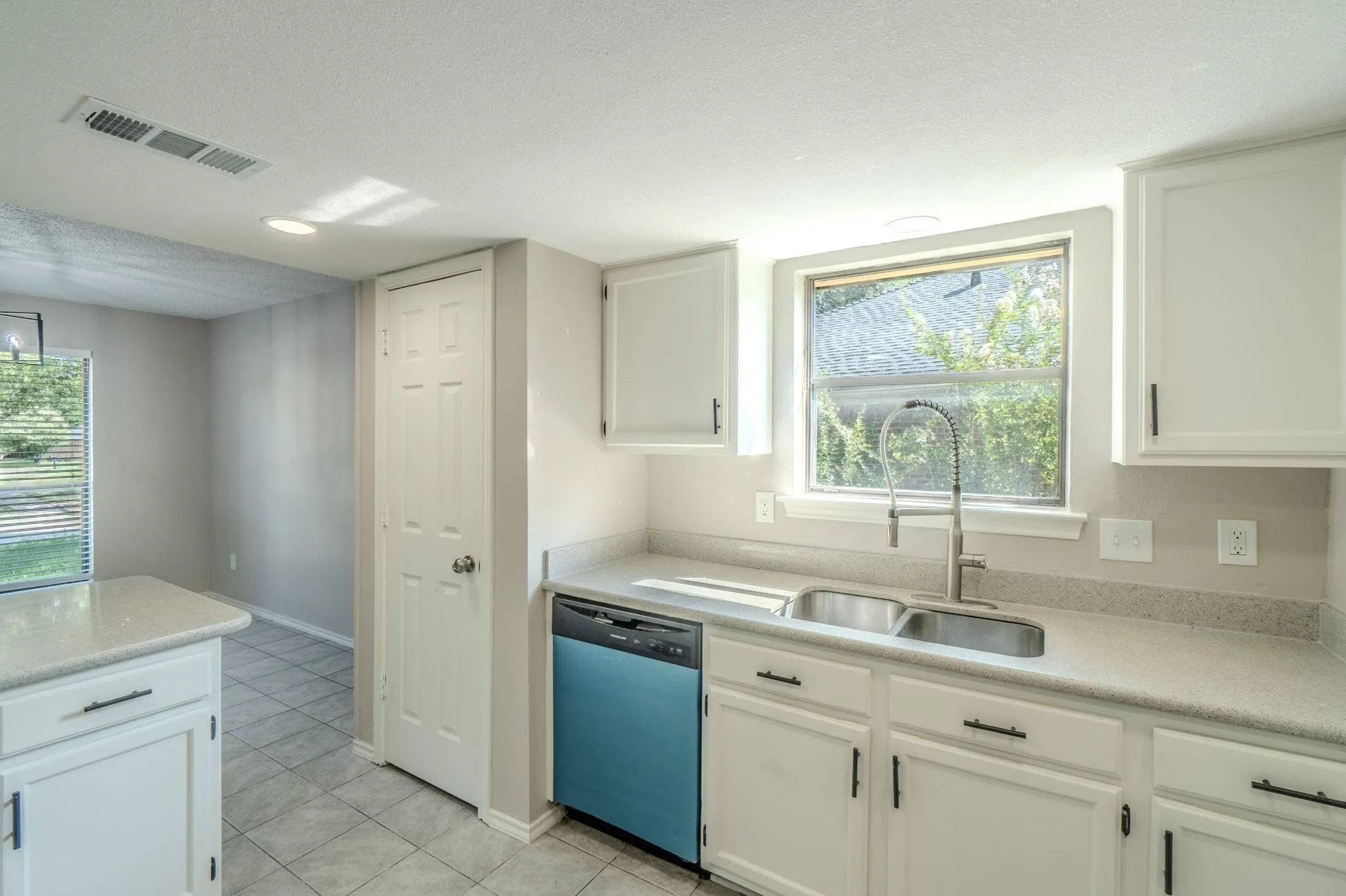 Single Family Residence For Rent in Dallas County , 1514 Hindsdale Drive, Richardson, Texas 75081, 4 Bedroom, 2 Bathroom, Garage spaces, 1,538 Sqft, built in 1979, mls#21398514, Real Estate Agent in Richardson, Homes For Rent in Dallas county, Homes For Rent in Richardson, Realtor in Richardson Texas, Real Estate Brokerage Independent Realty Texas, Luminita Cordes Realtor
